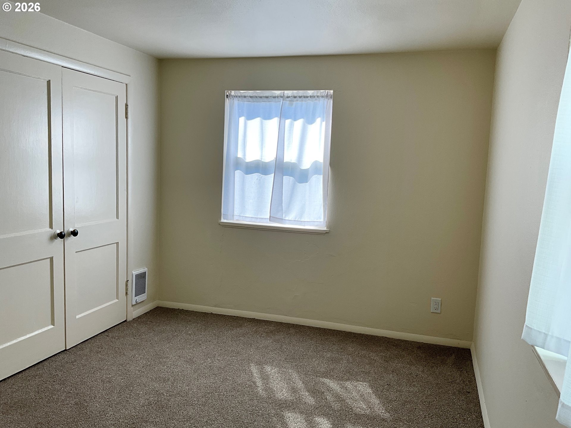 589 Knapp Pl Property Photo 23