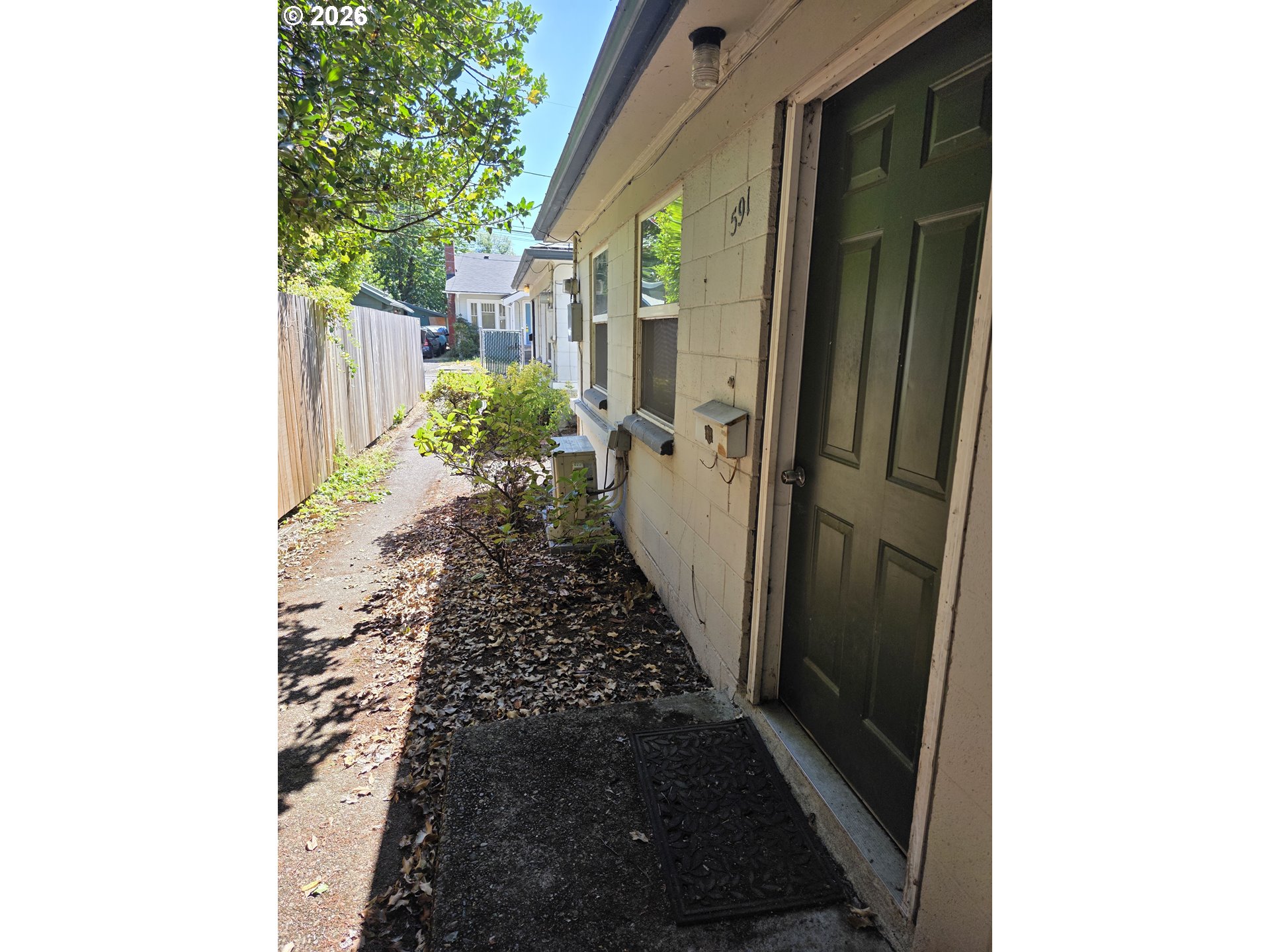 589 Knapp Pl Property Photo 29