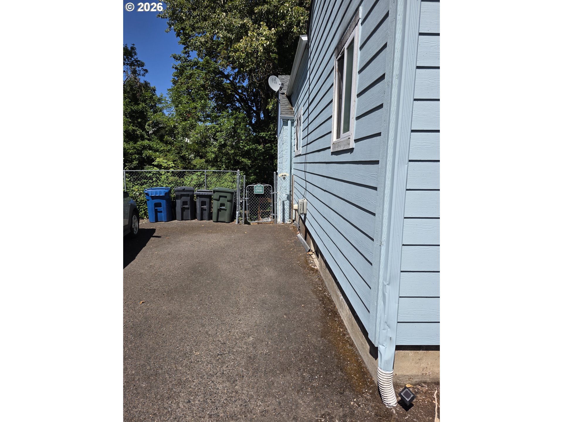 589 Knapp Pl Property Photo 30