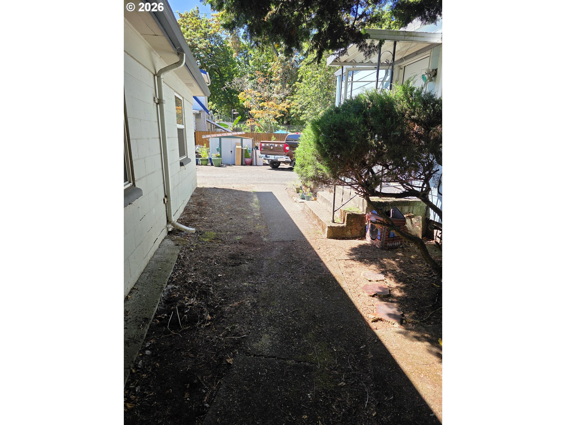 589 Knapp Pl Property Photo 31