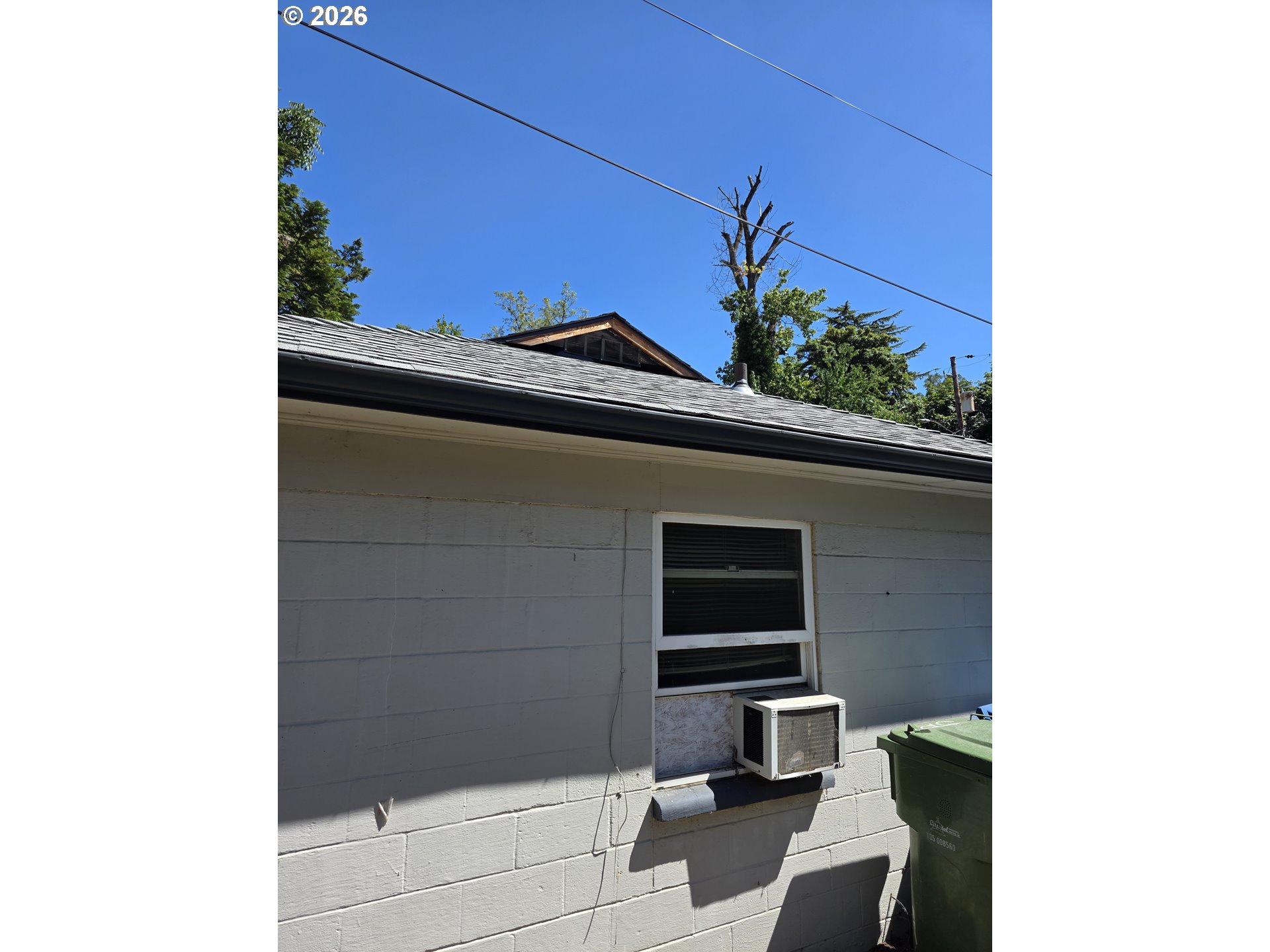 589 Knapp Pl Property Photo 33