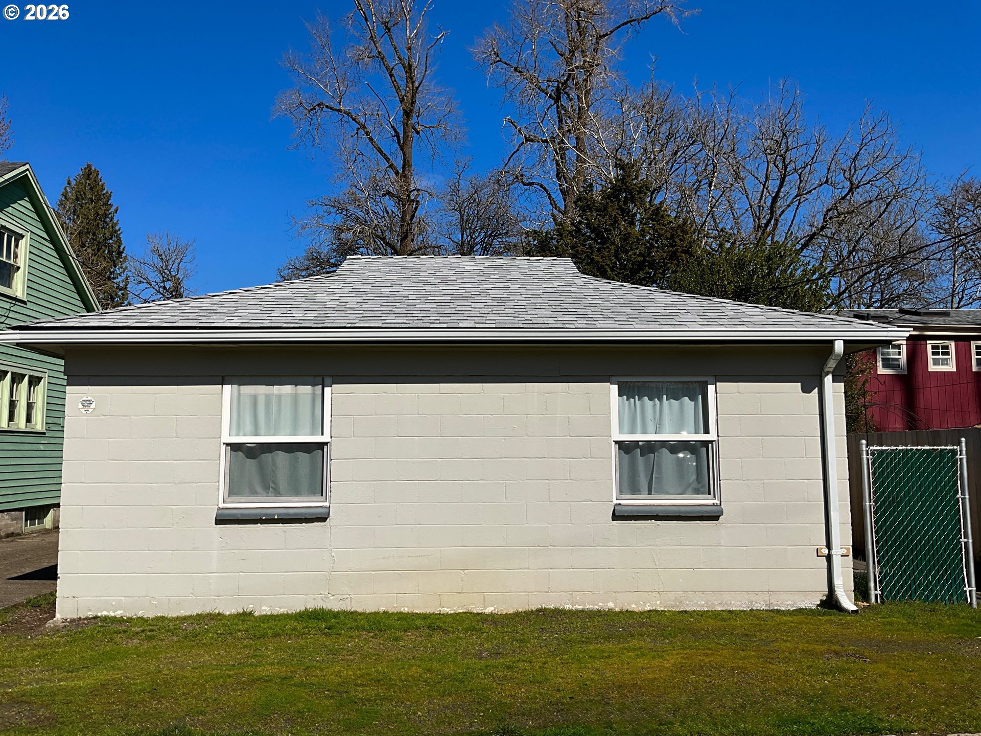 589 Knapp Pl Property Photo 41