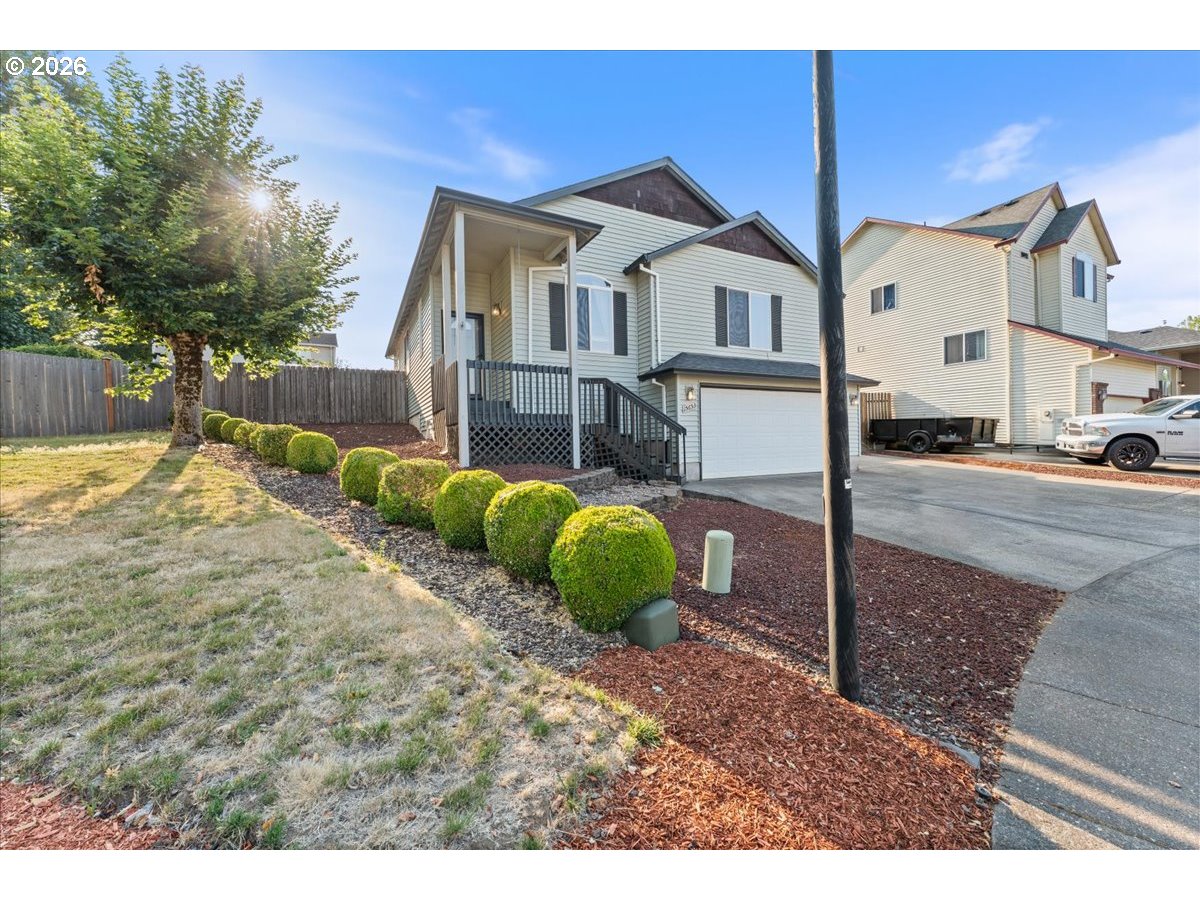 15653 Jade Glen Ave Property Photo 3