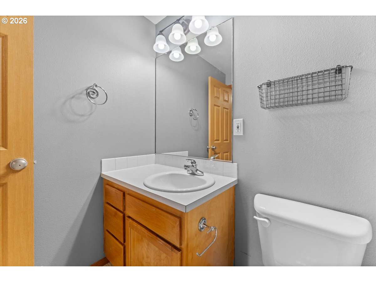 15653 Jade Glen Ave Property Photo 27