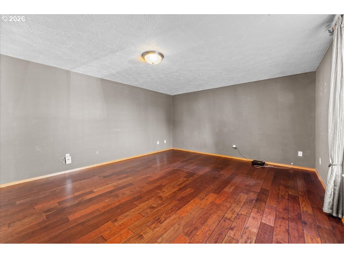 15653 Jade Glen Ave Property Photo 28