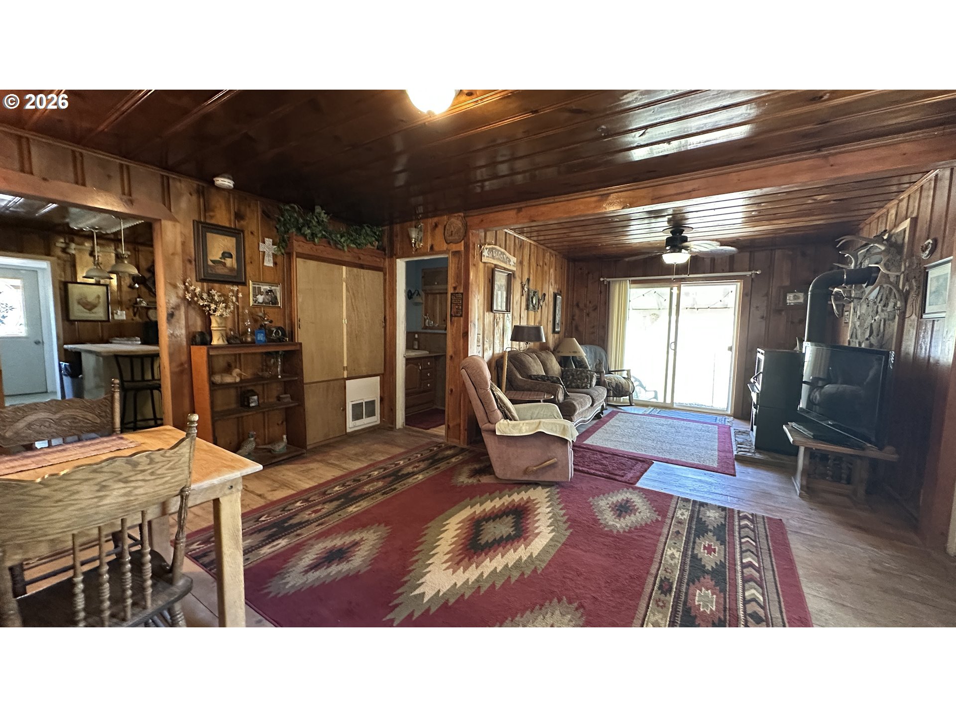 910 Willow St Property Photo 2