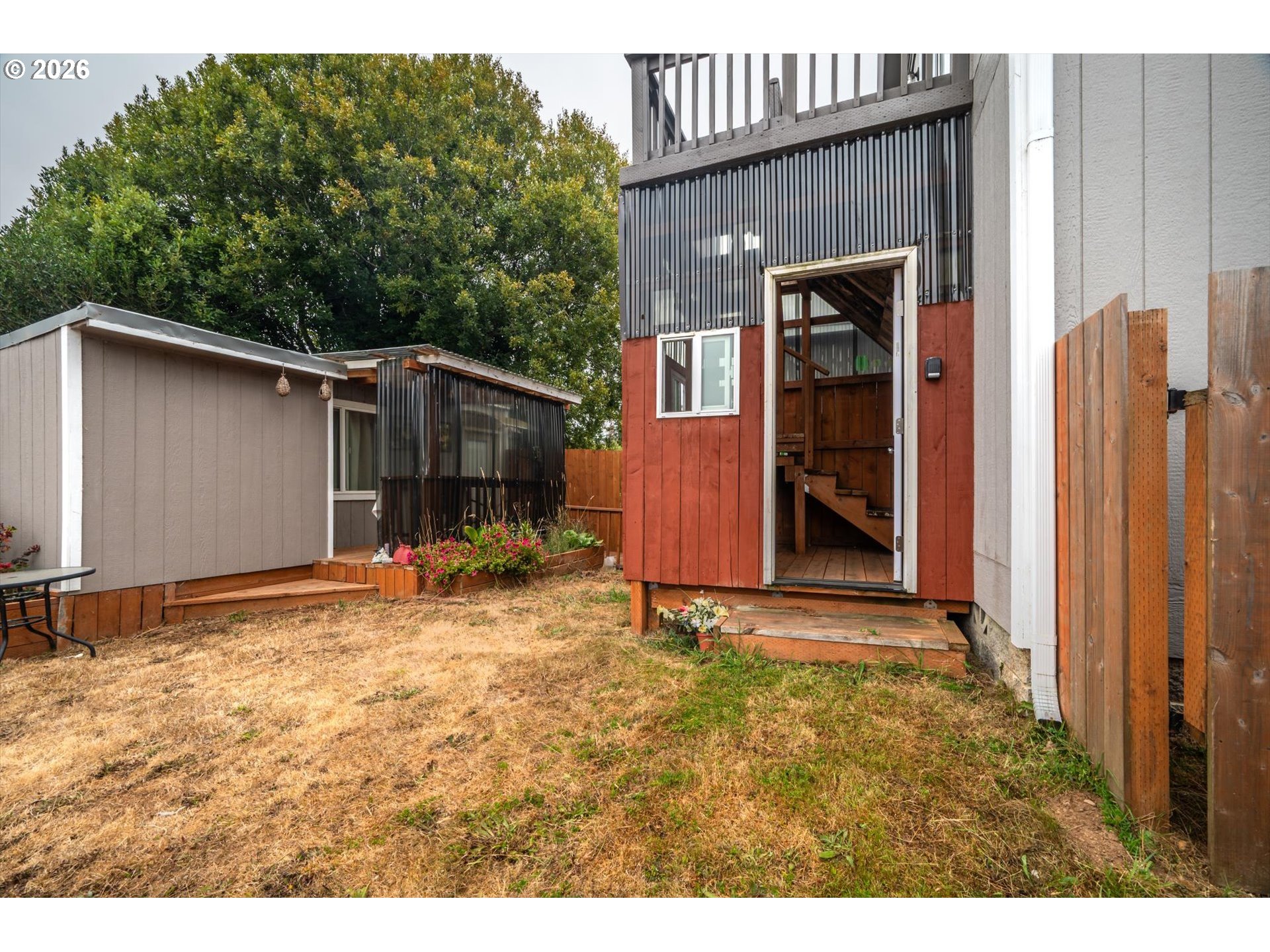 1080 State St Property Photo 16