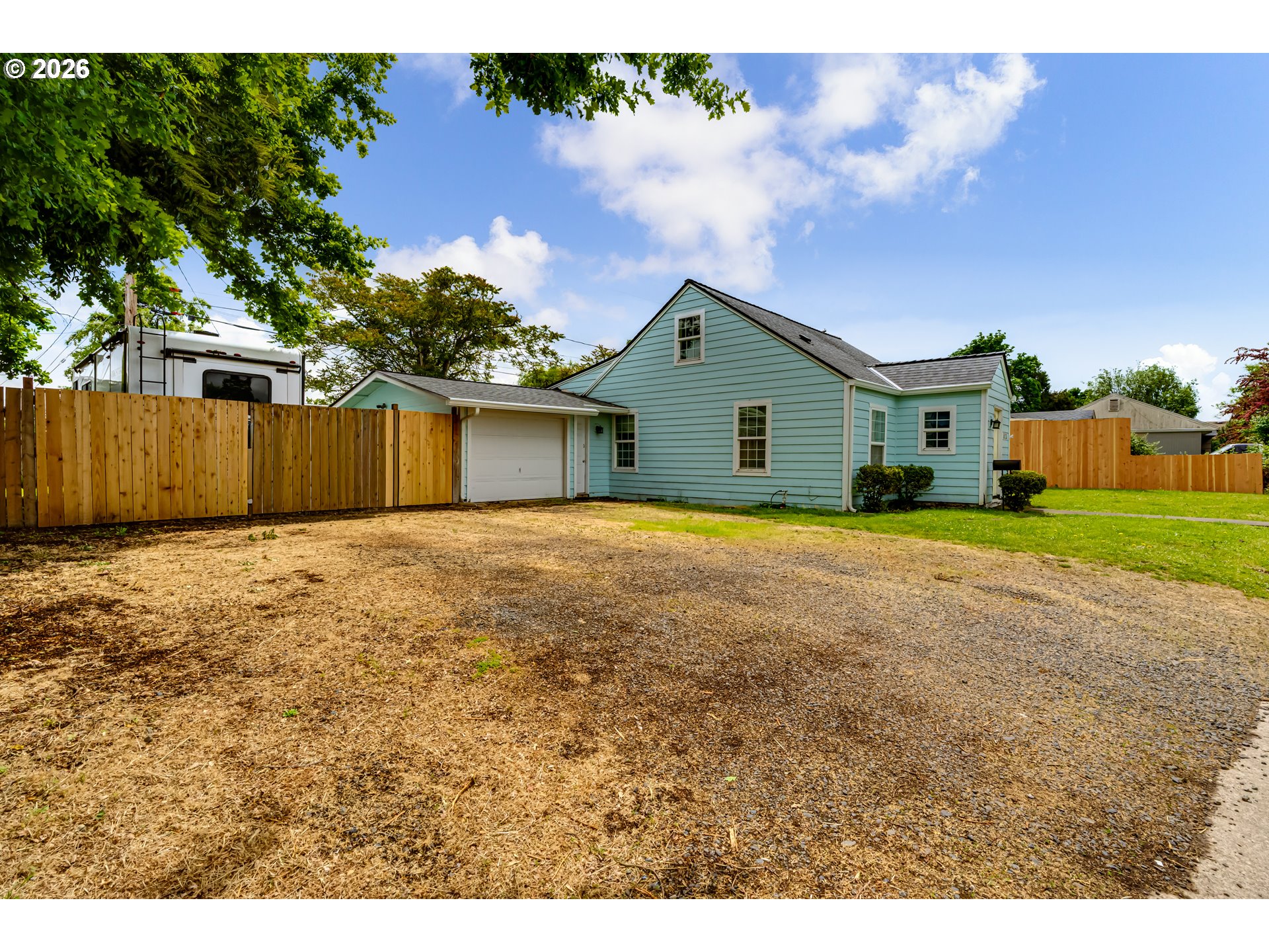 525 21st St Property Photo 3