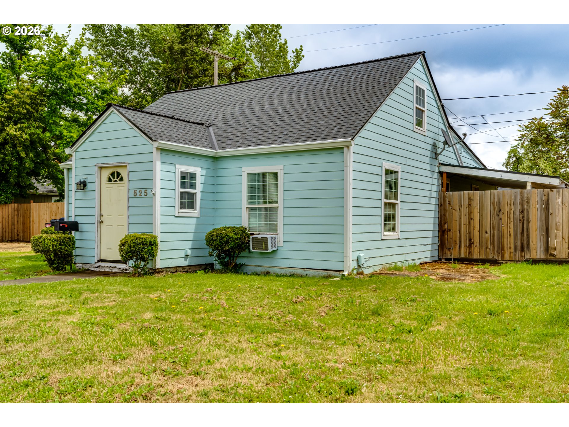 525 21st St Property Photo 5