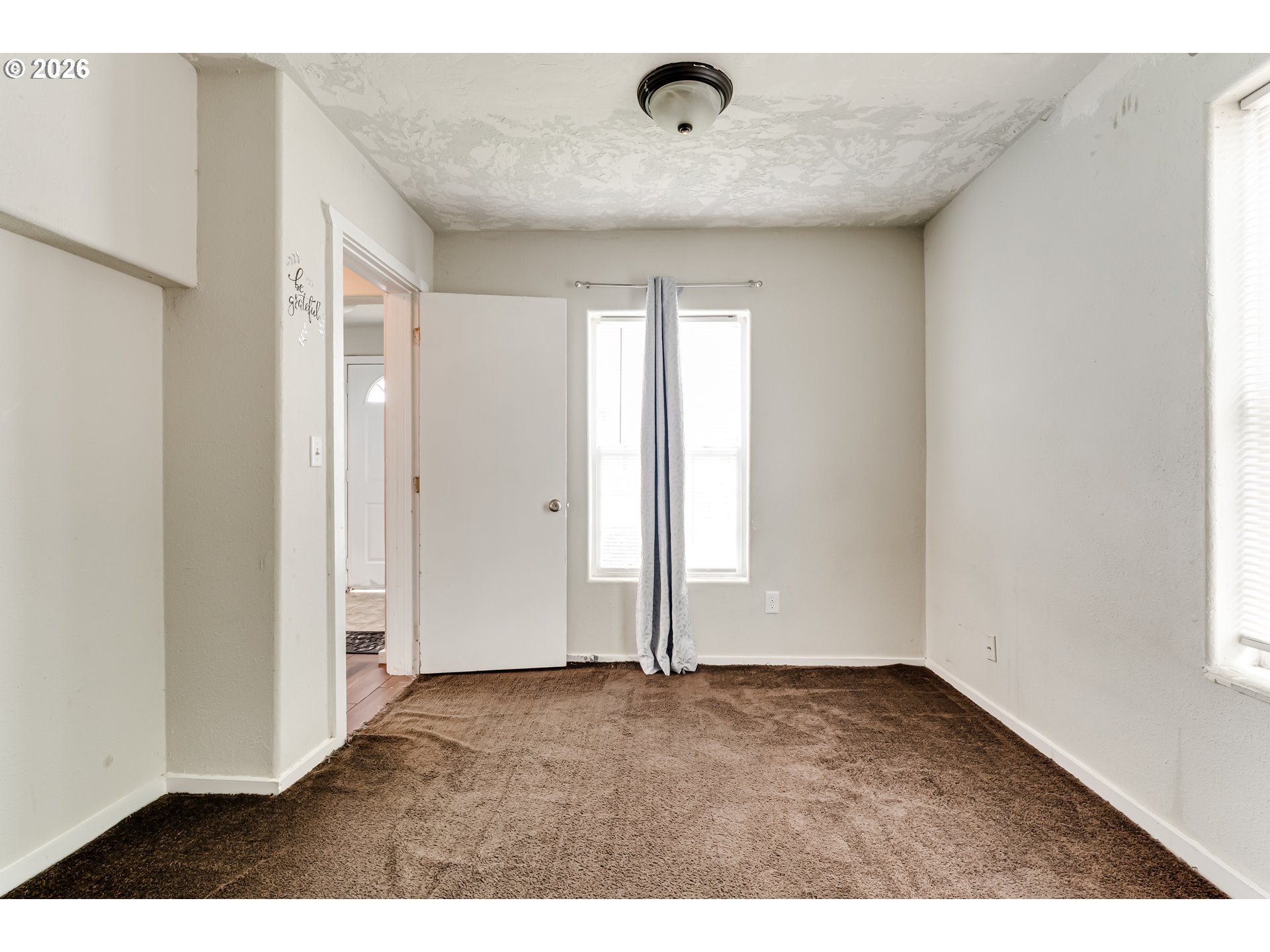525 21st St Property Photo 8