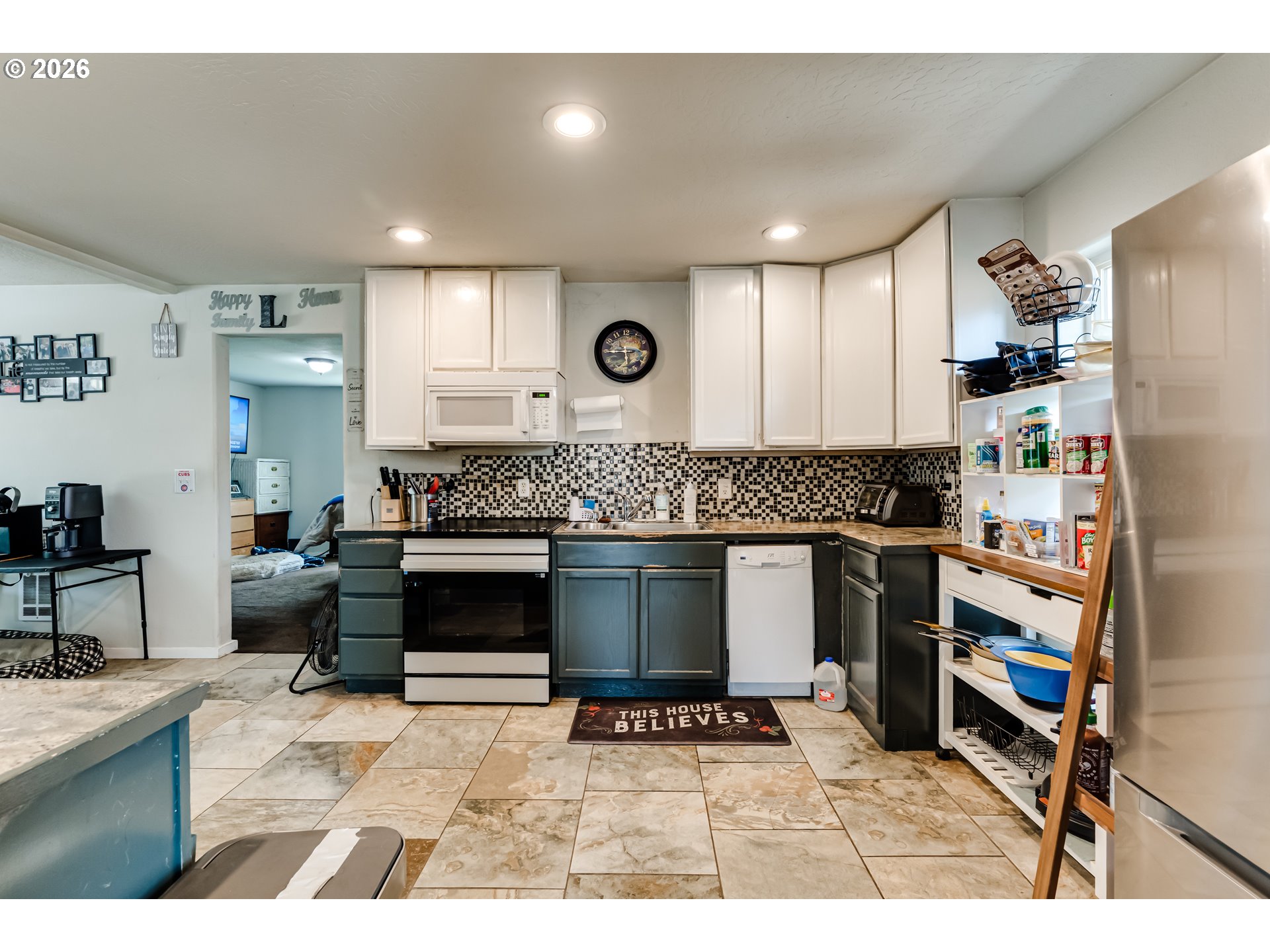 525 21st St Property Photo 12