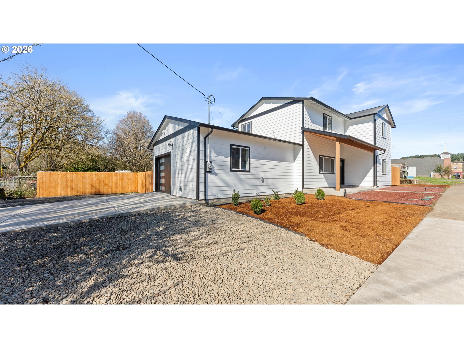 141 Ne D St Property Photo 1