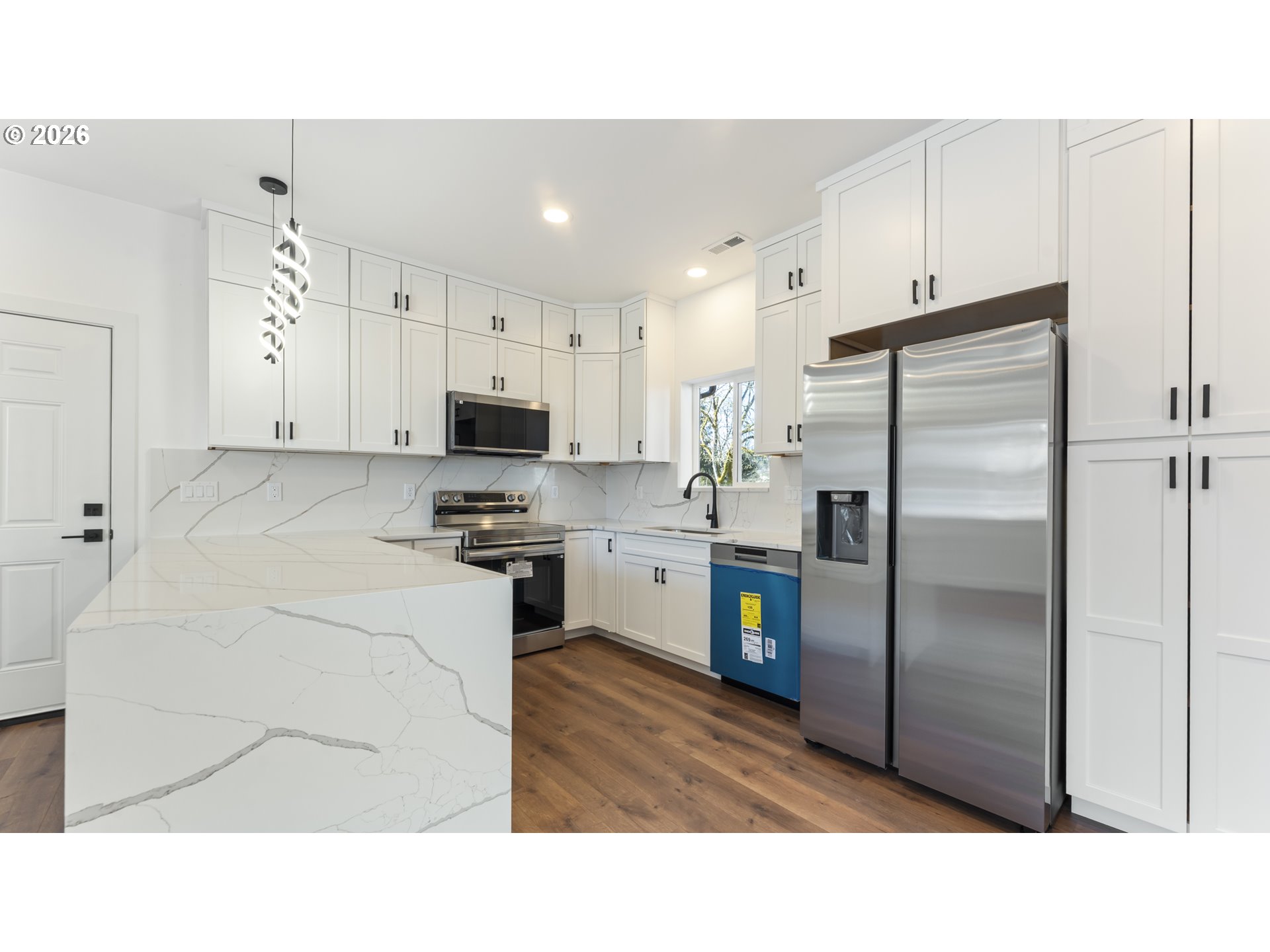 141 Ne D St Property Photo 12