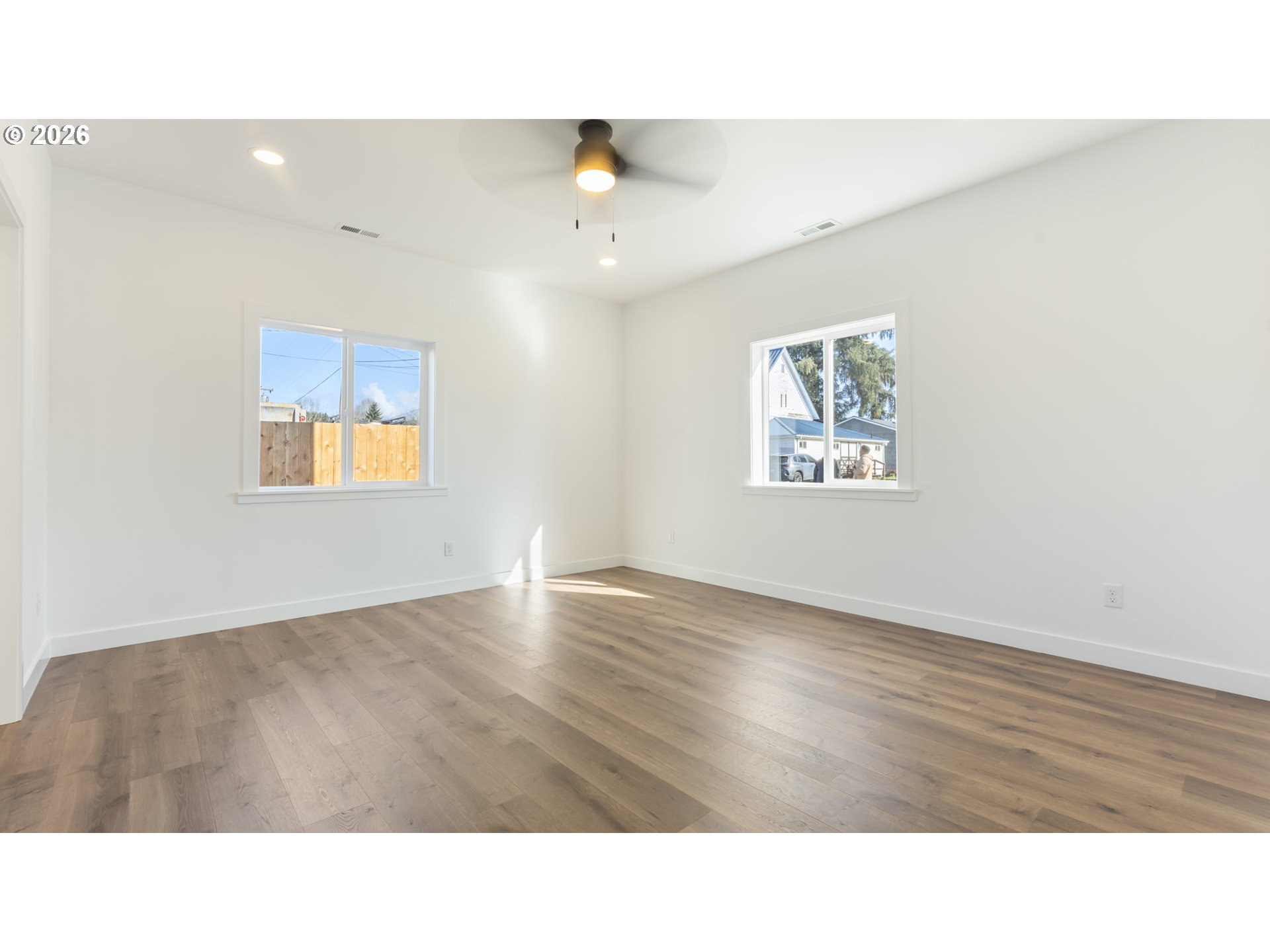 141 Ne D St Property Photo 15