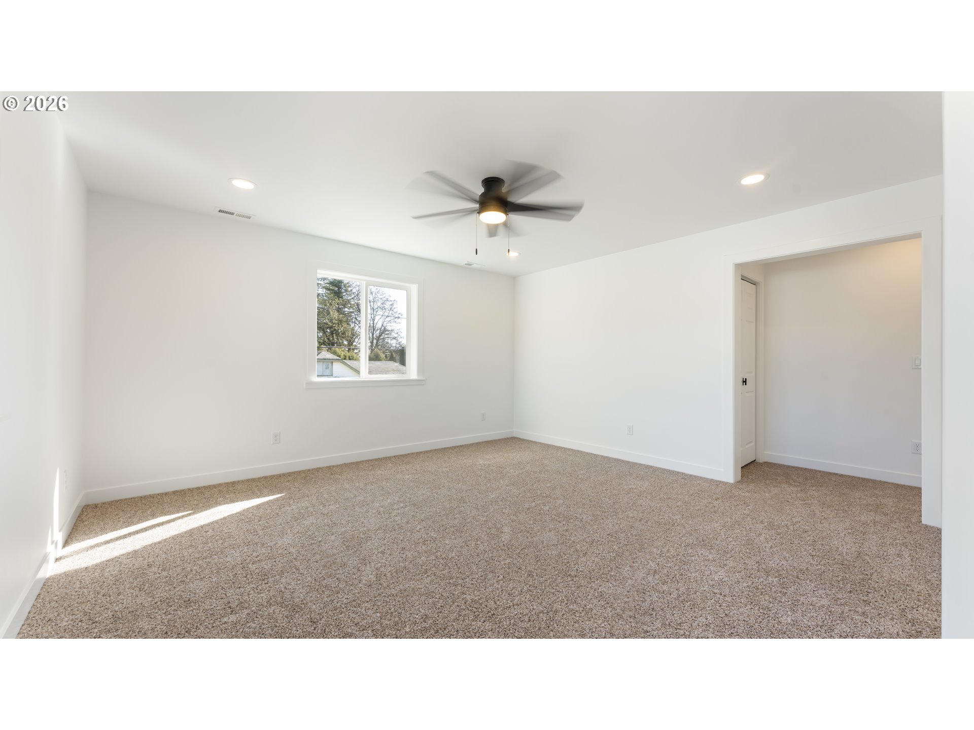 141 Ne D St Property Photo 21