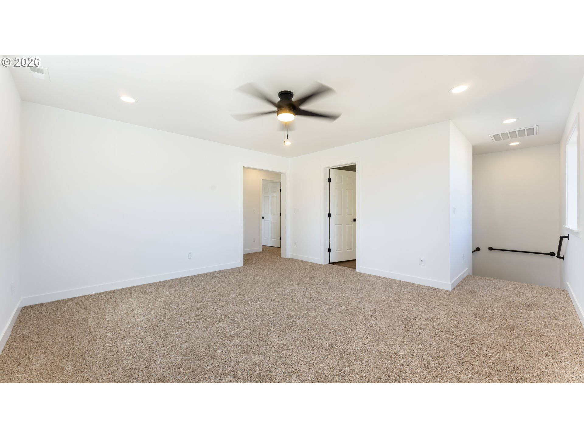 141 Ne D St Property Photo 23