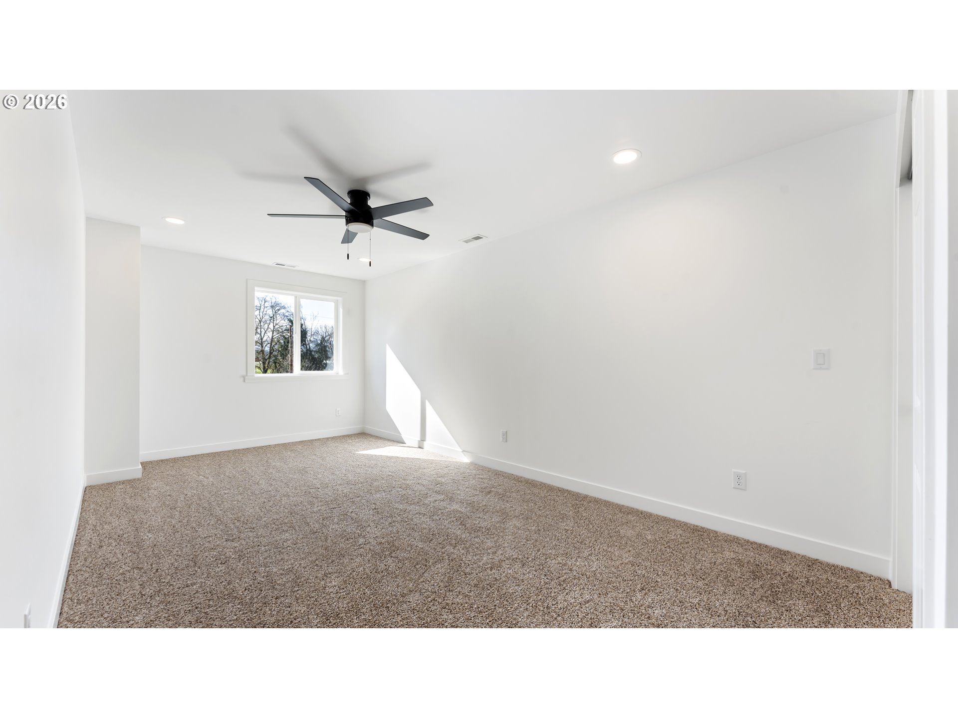 141 Ne D St Property Photo 30