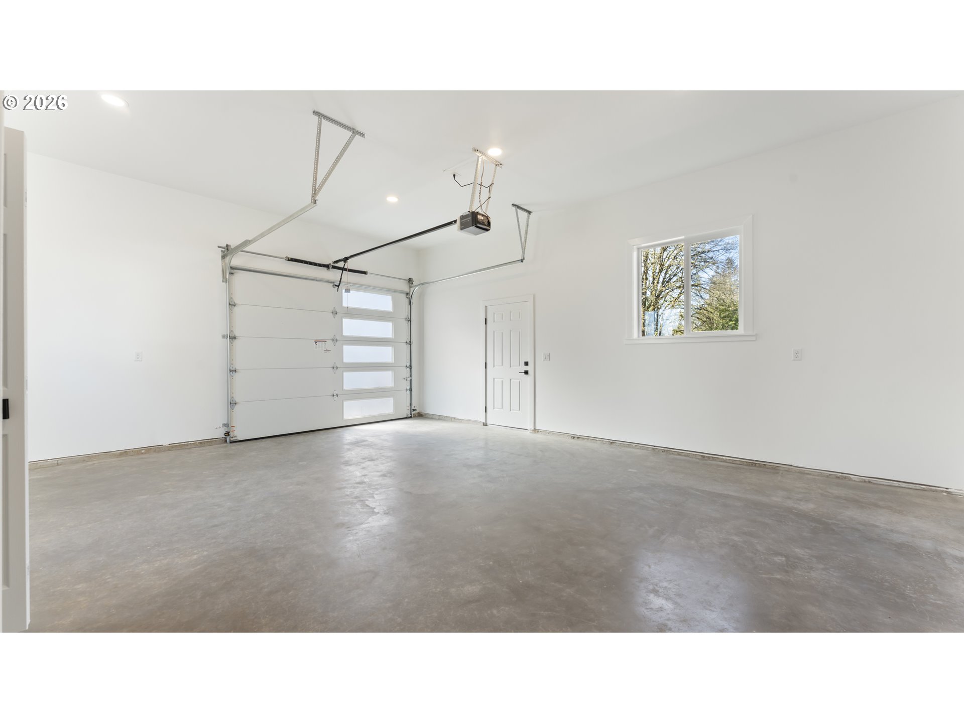 141 Ne D St Property Photo 35