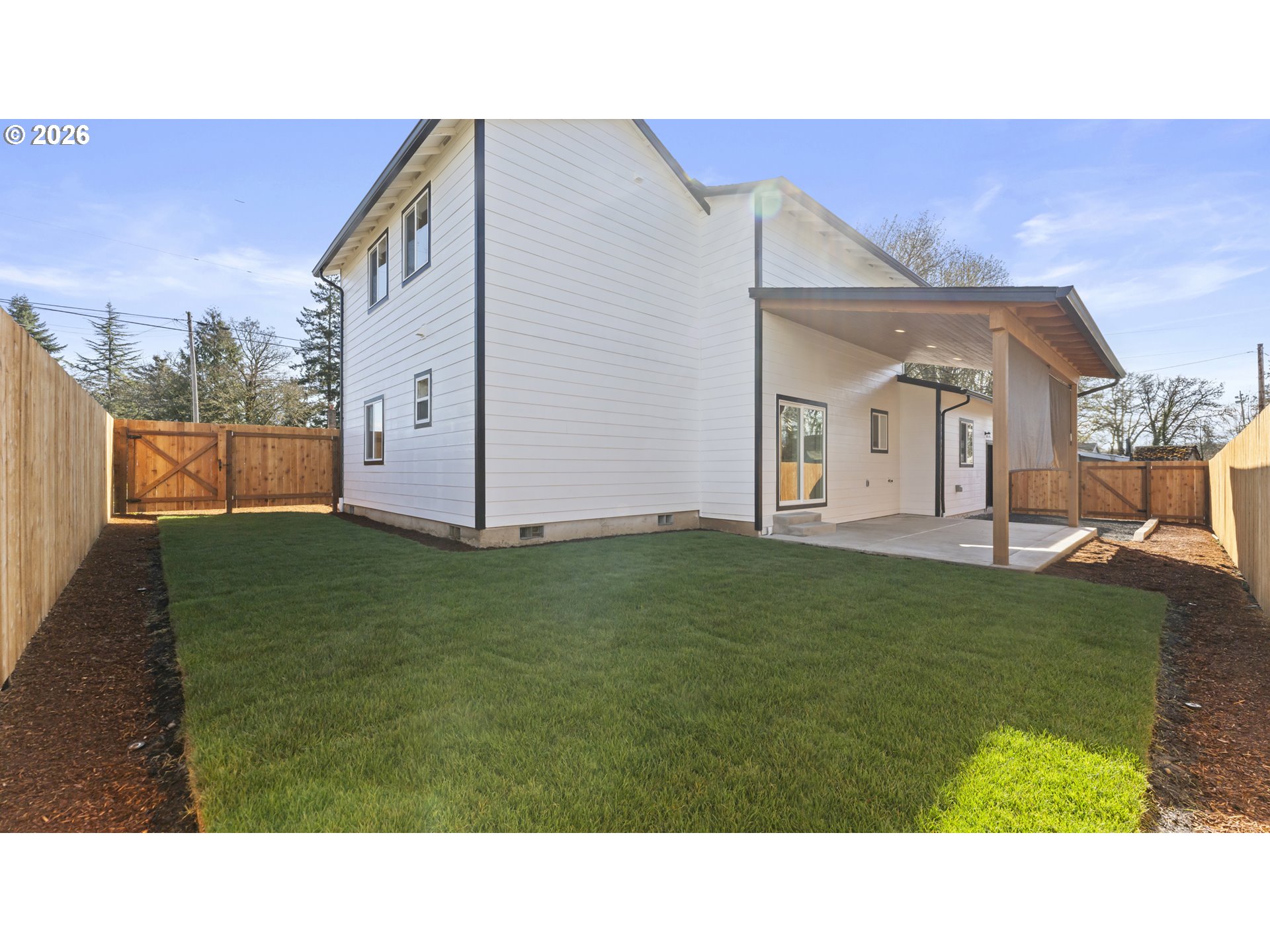 141 Ne D St Property Photo 37