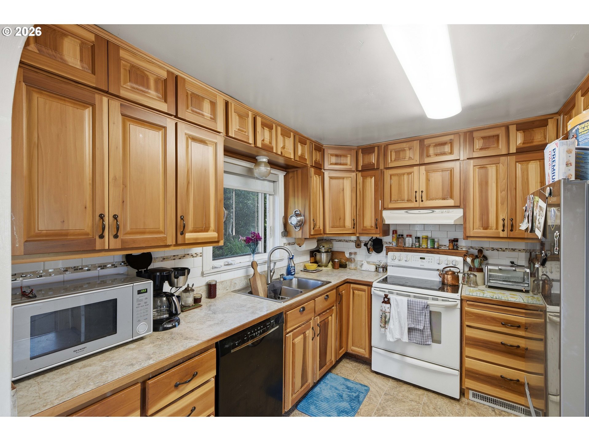 1954 Madrona St Property Photo 6