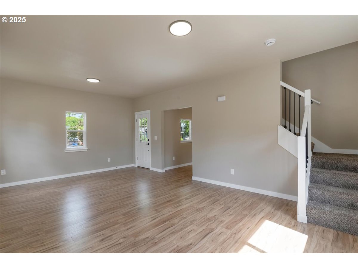 494 17th St Property Photo 10