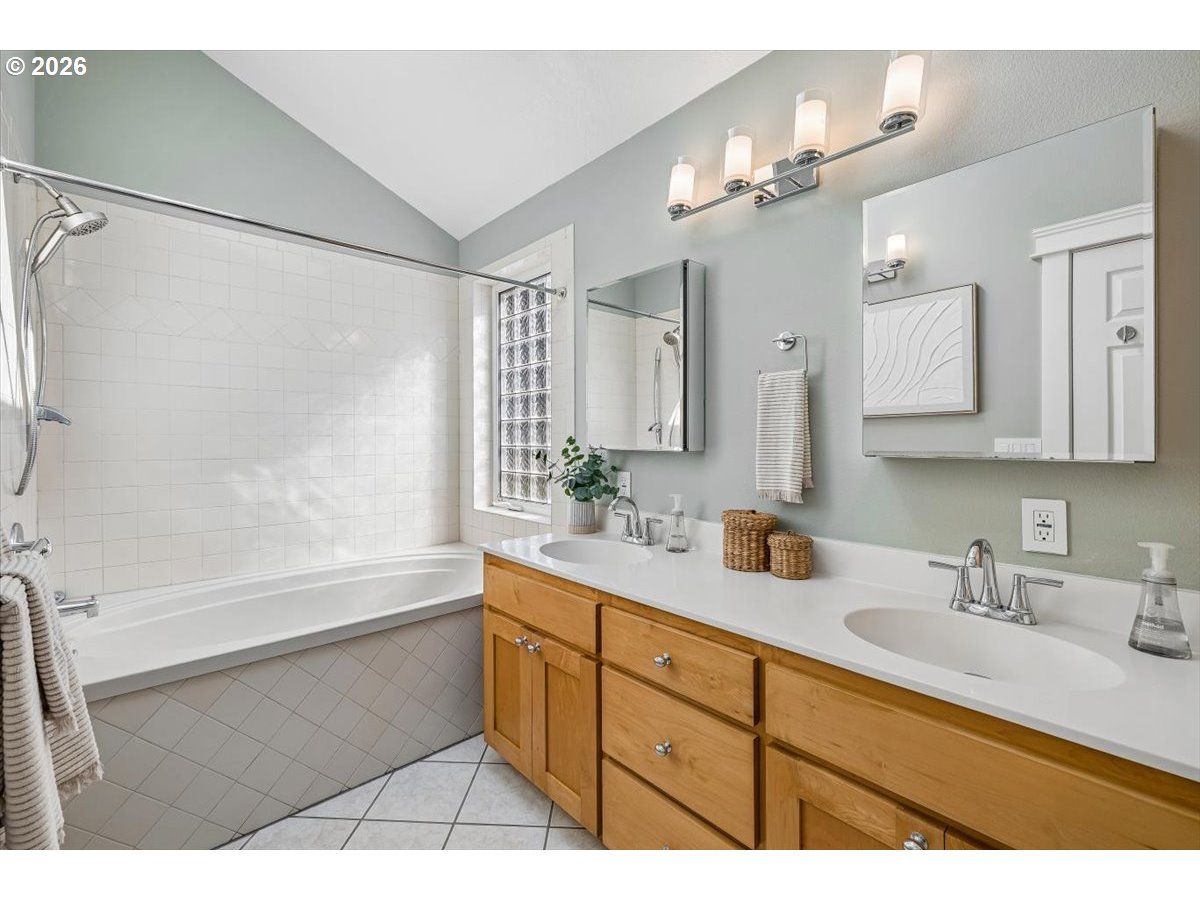 5272 Tree St Property Photo 6