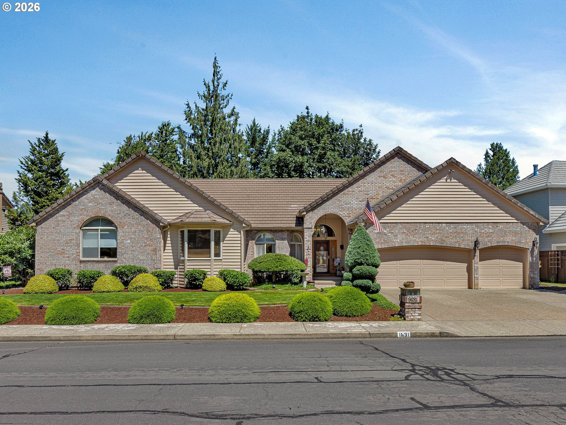 1631 Nw Lacamas Dr Property Photo 2