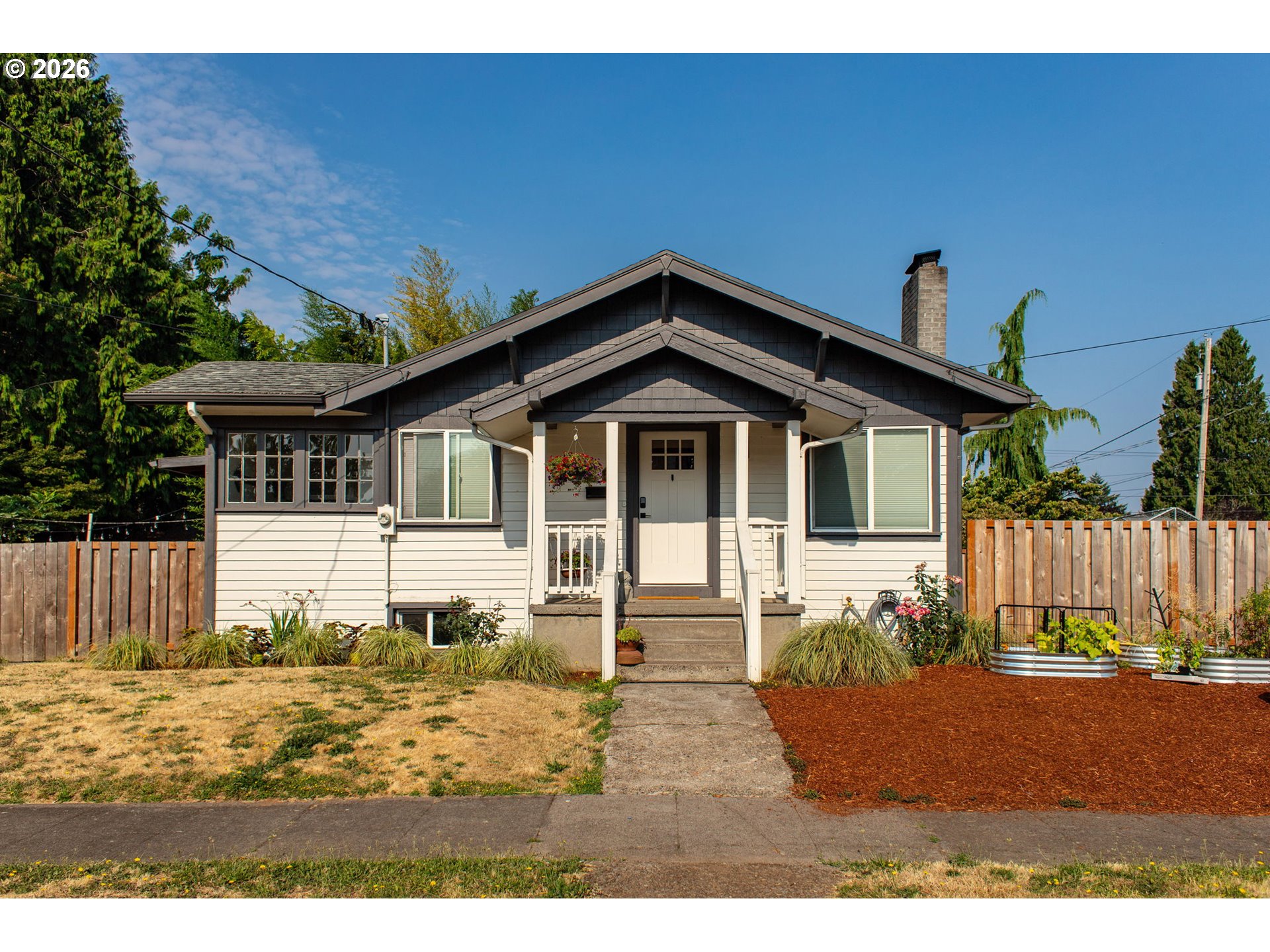 825 Ne 76th Ave Property Photo 1