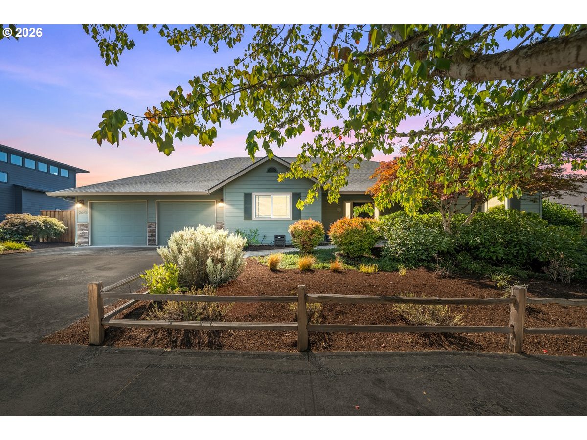 2662 Nw Mt Ashland Dr Property Photo 1
