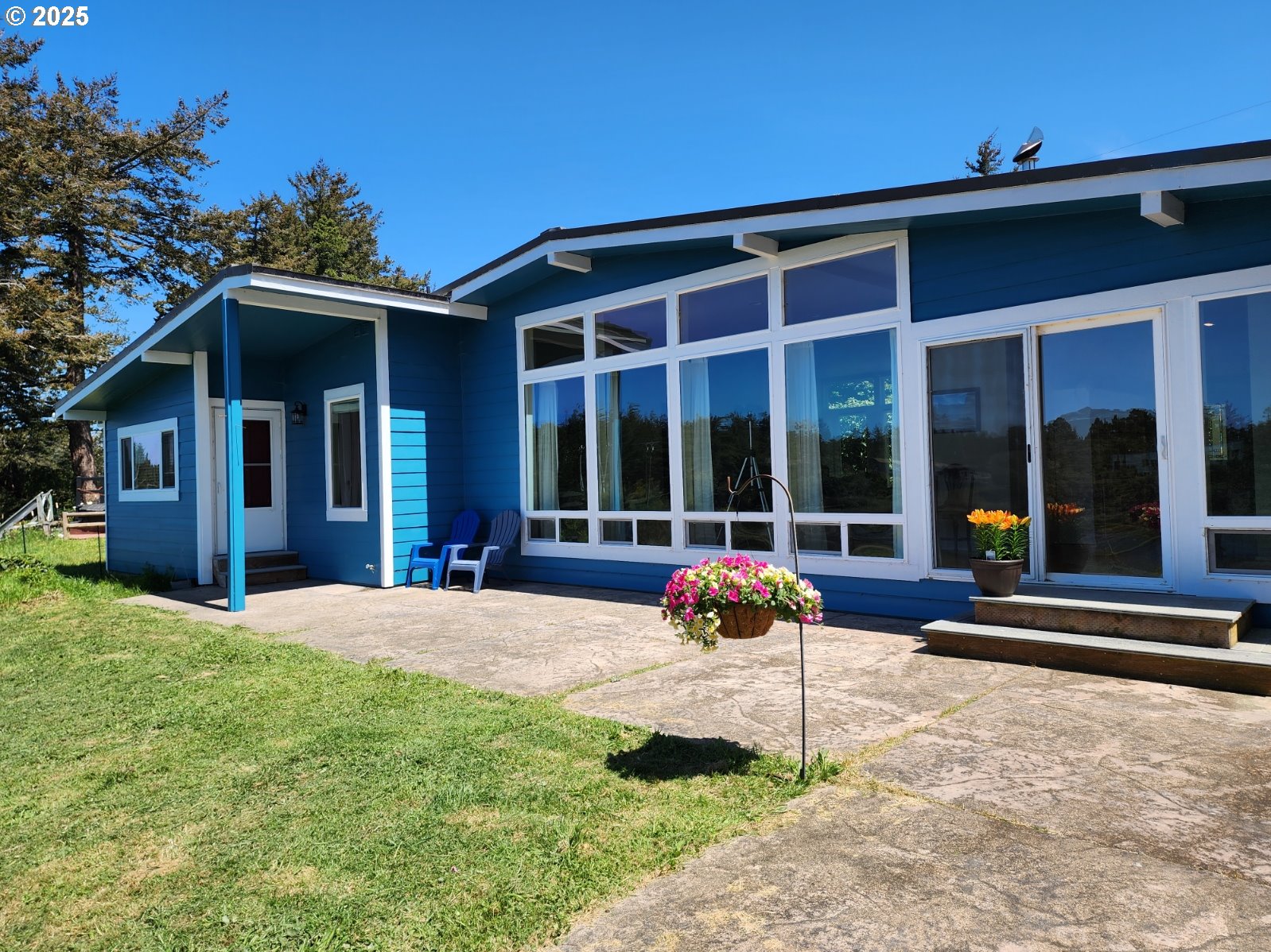 654 Madrona Ave Property Photo 4