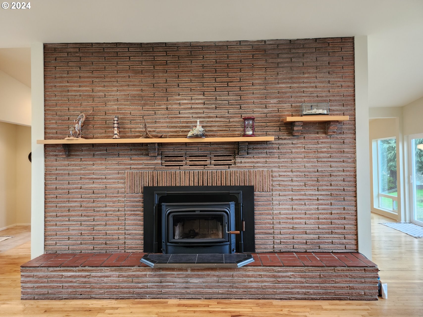 654 Madrona Ave Property Photo 9