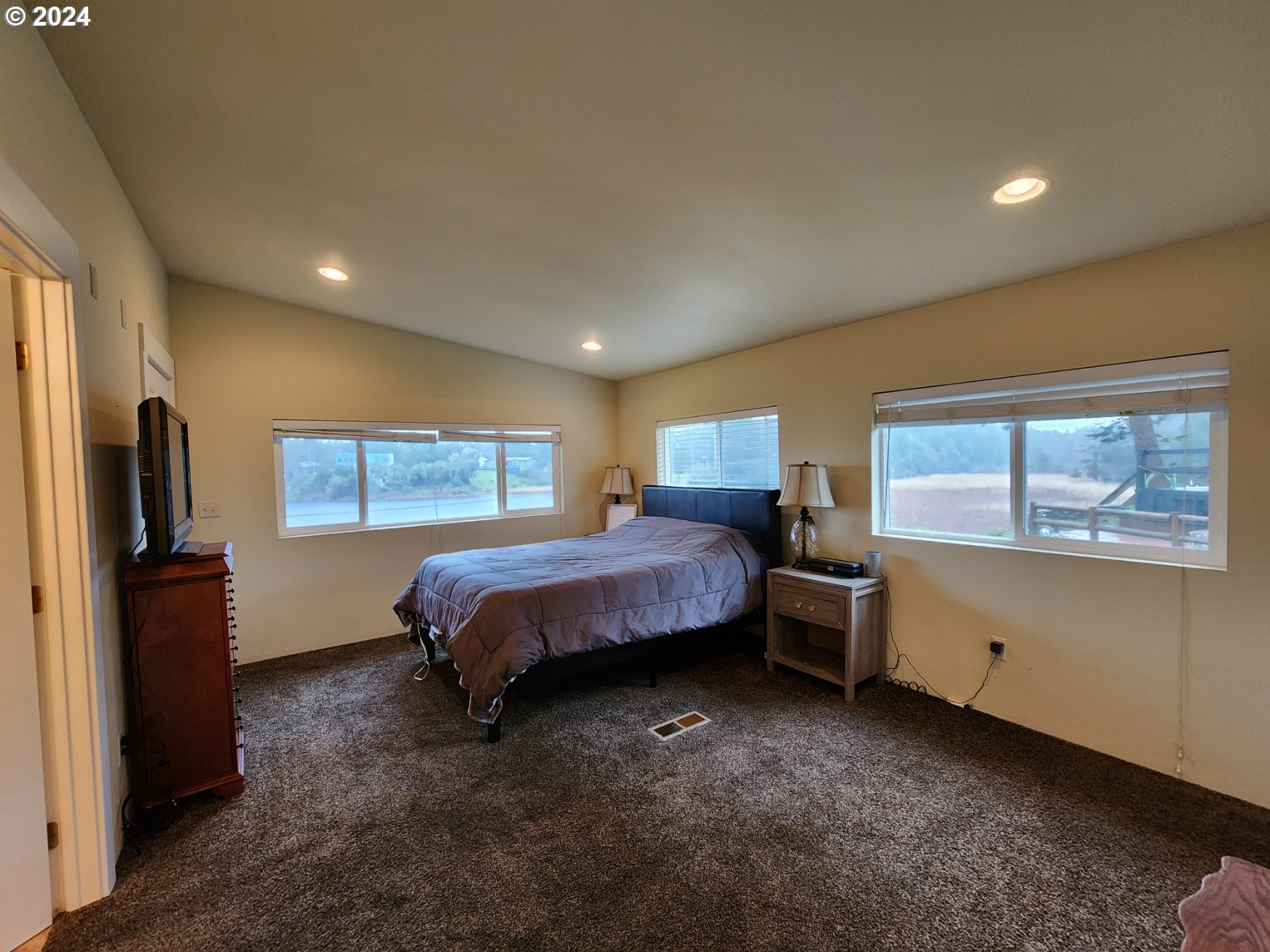 654 Madrona Ave Property Photo 12