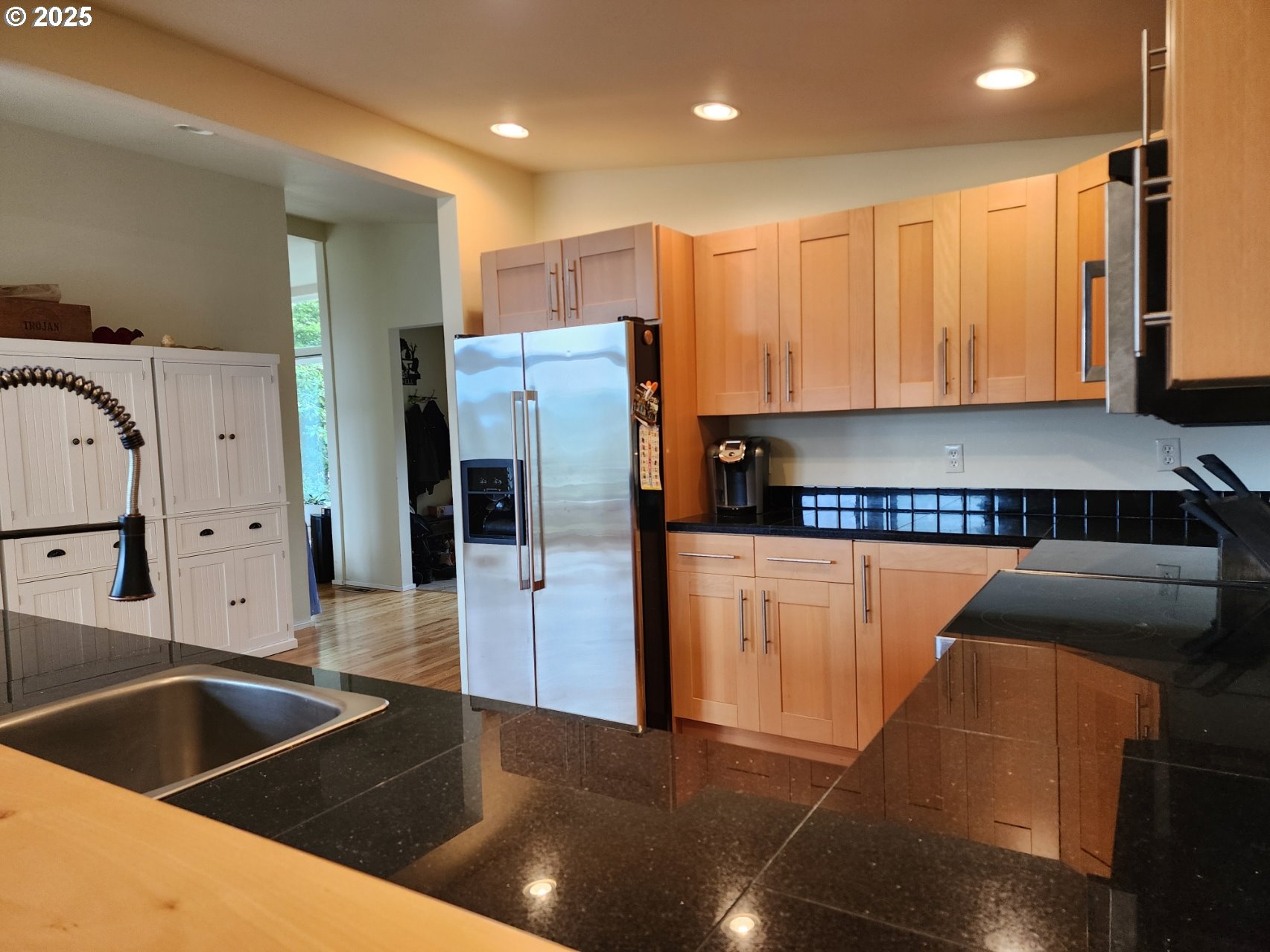654 Madrona Ave Property Photo 13