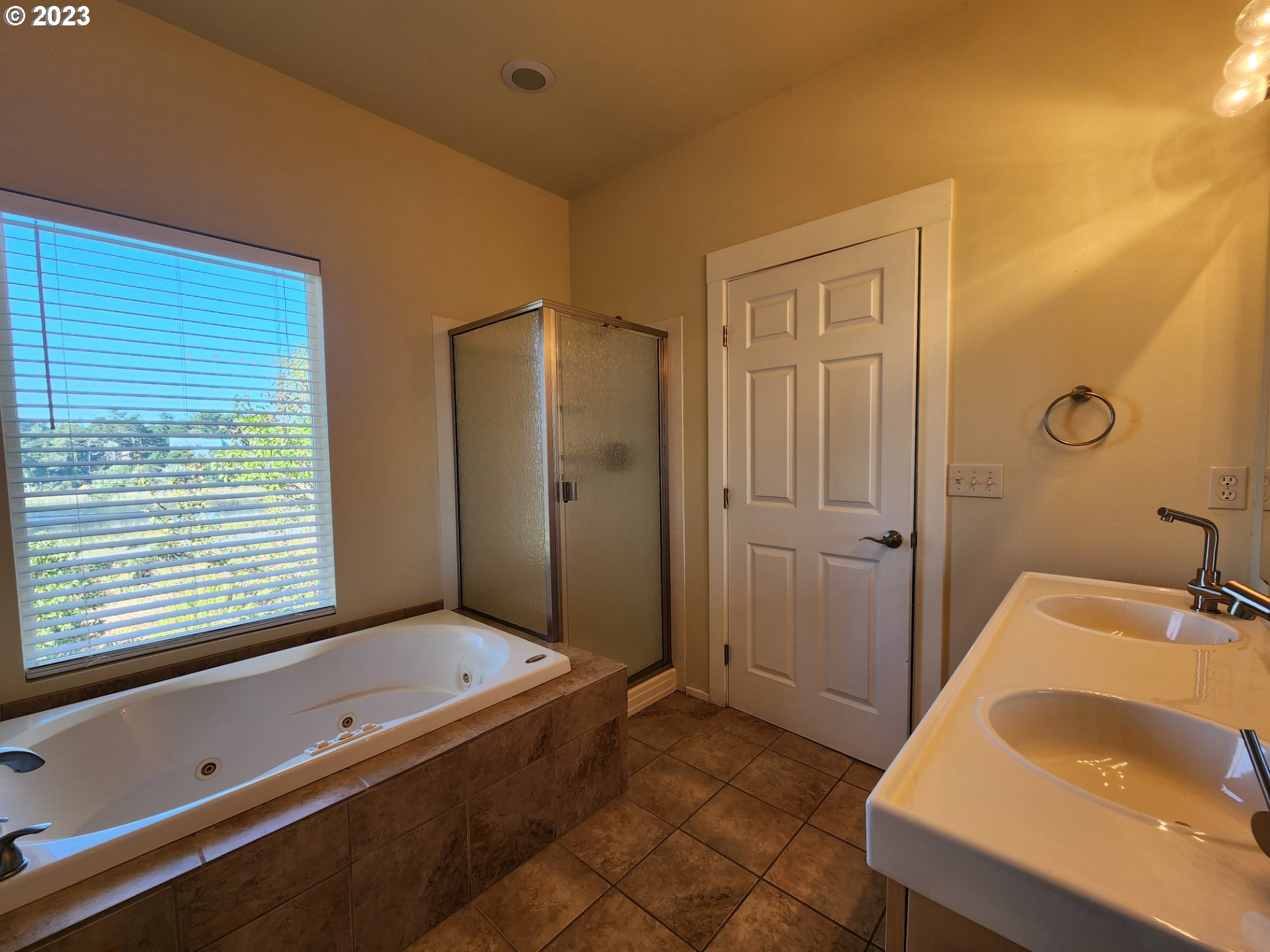 654 Madrona Ave Property Photo 17