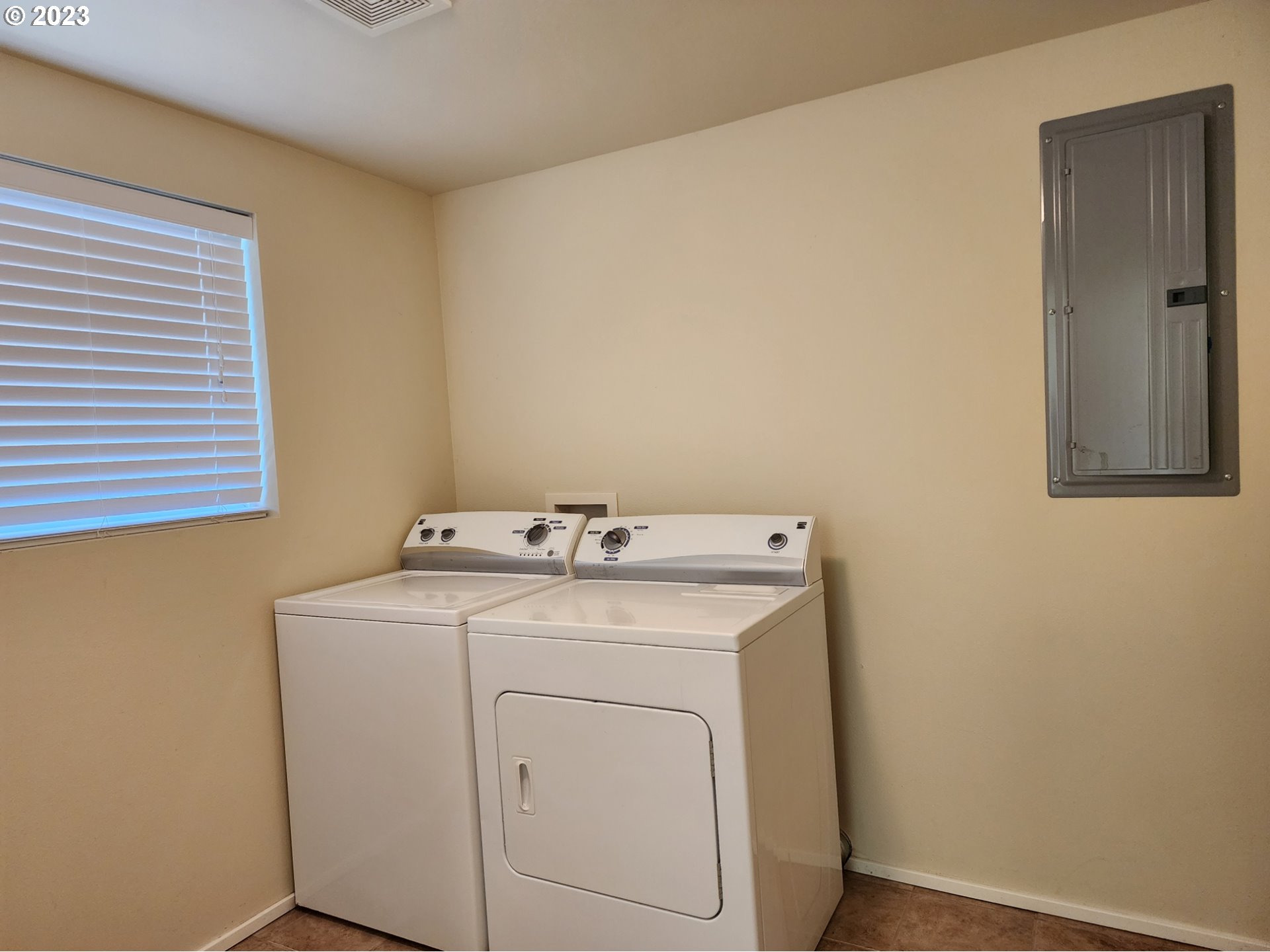 654 Madrona Ave Property Photo 22