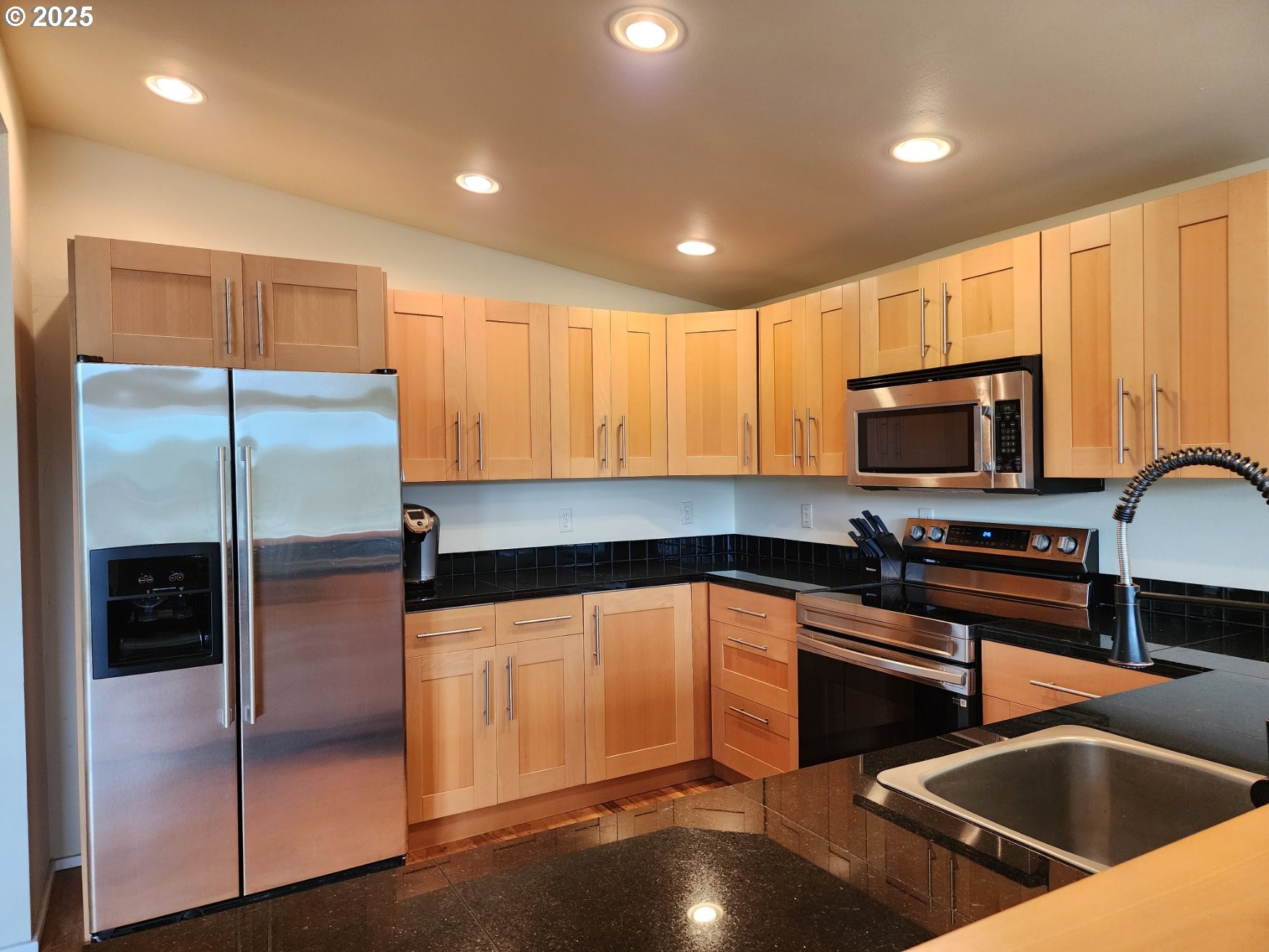 654 Madrona Ave Property Photo 30