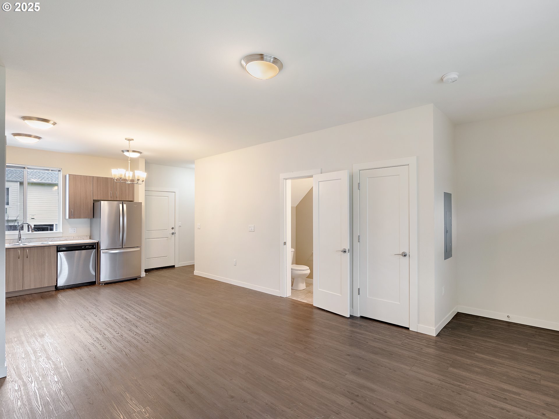 10829 E Burnside St Property Photo 4