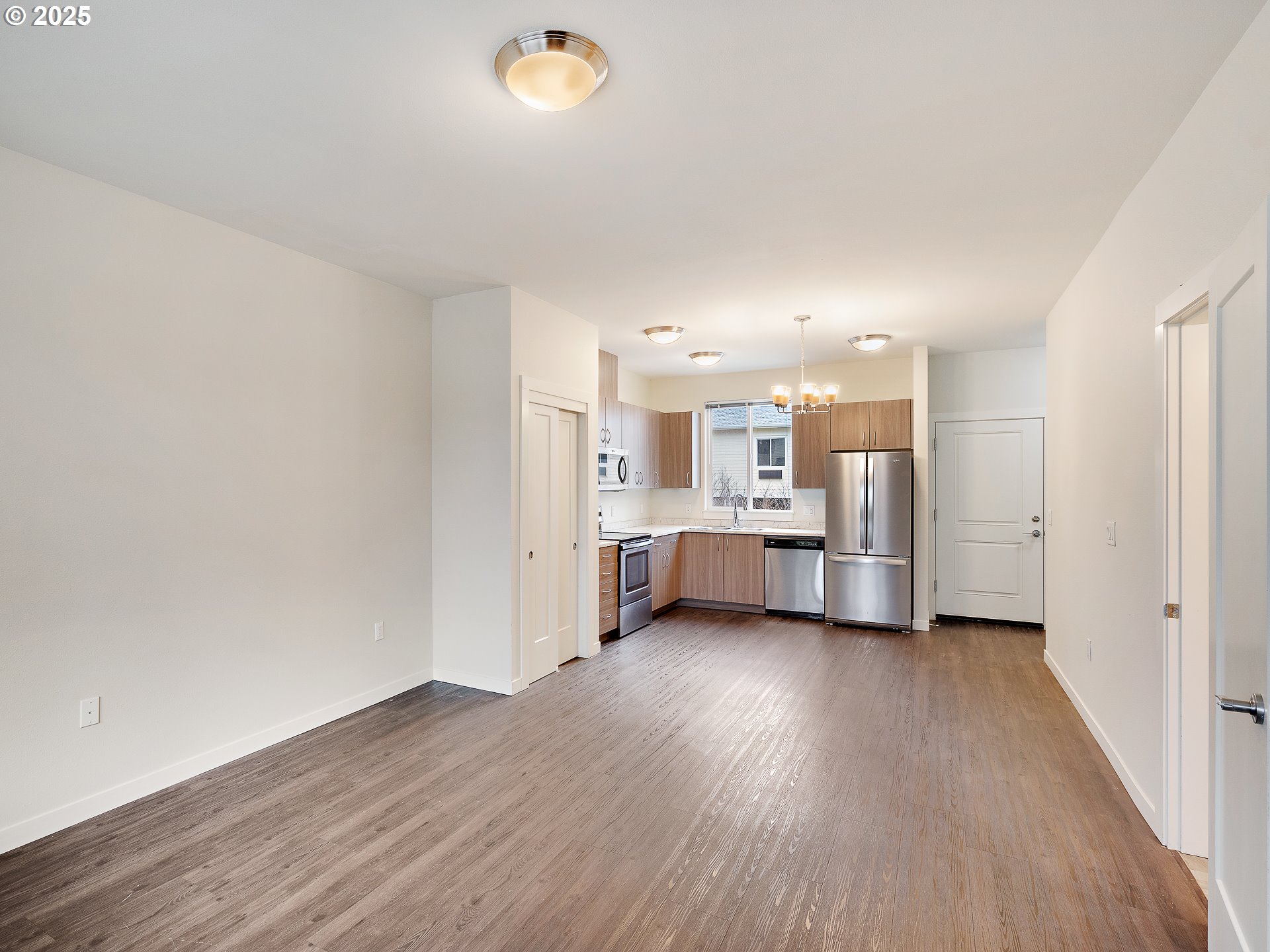 10829 E Burnside St Property Photo 5
