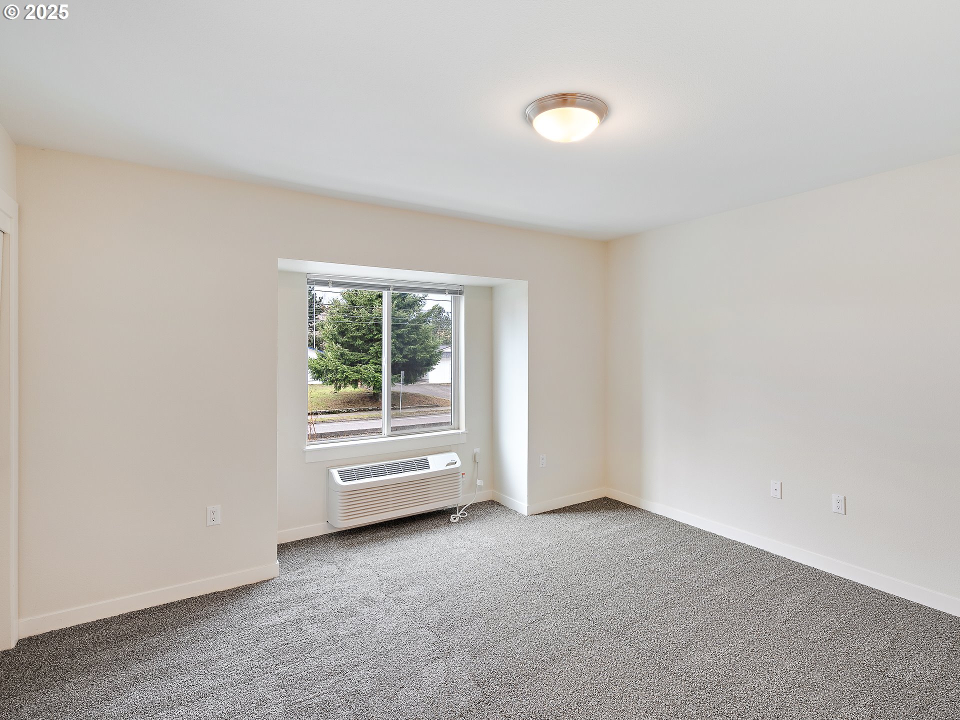 10829 E Burnside St Property Photo 7