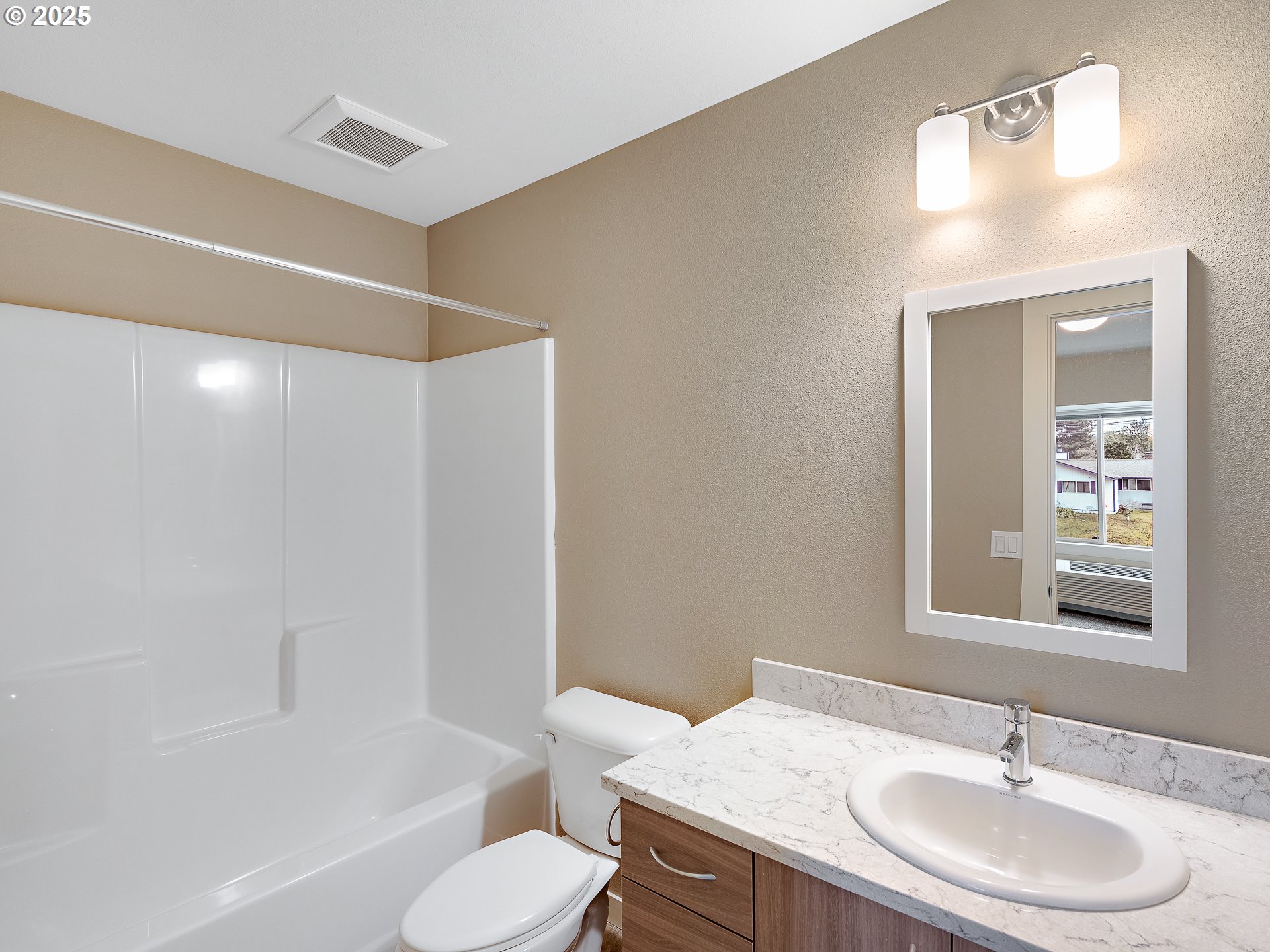 10829 E Burnside St Property Photo 10