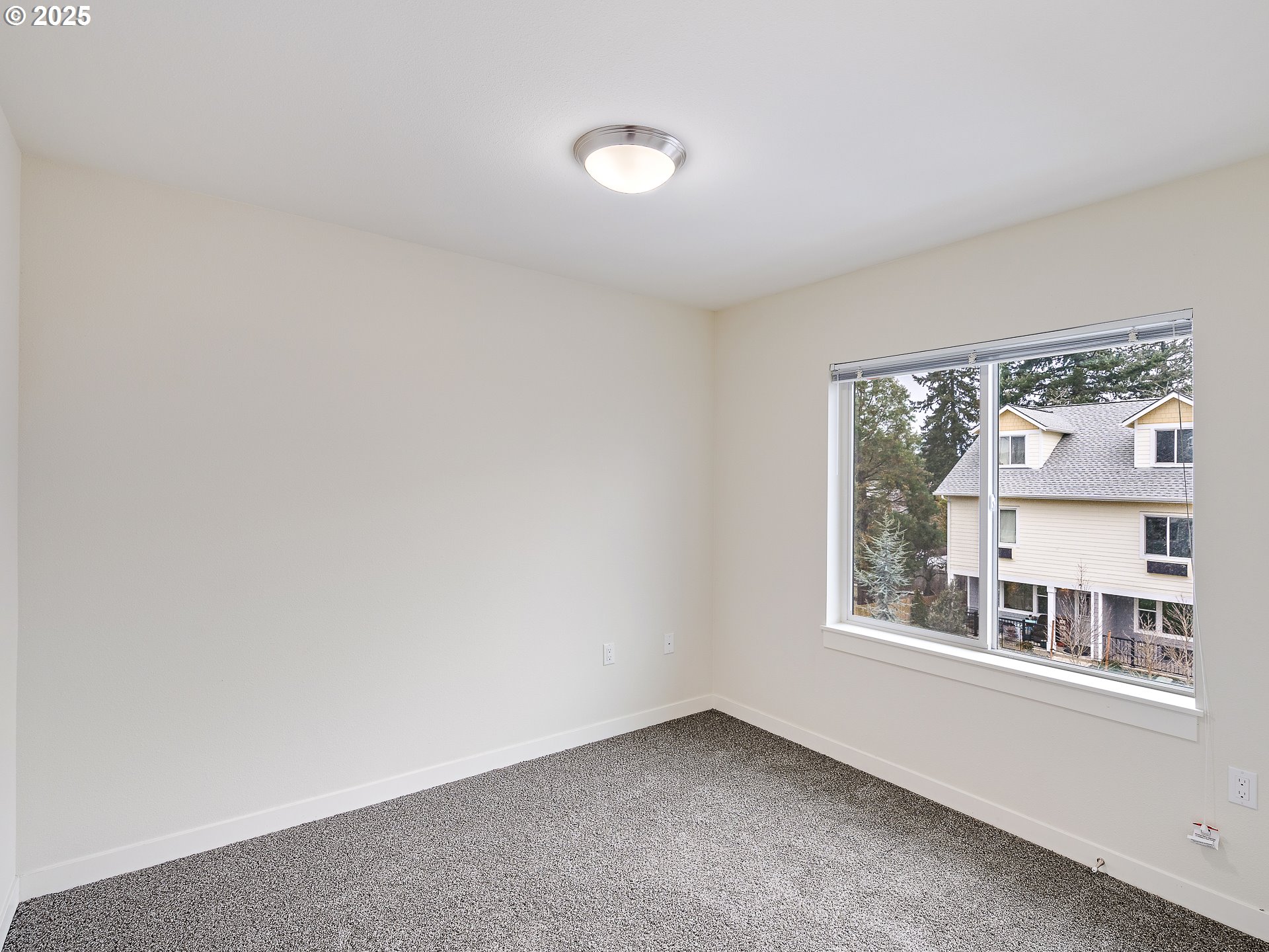 10829 E Burnside St Property Photo 11