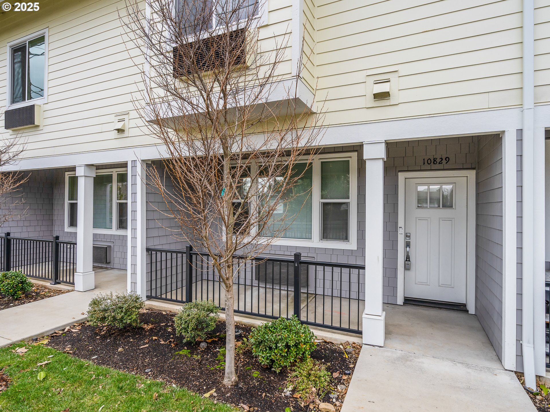 10829 E Burnside St Property Photo 12