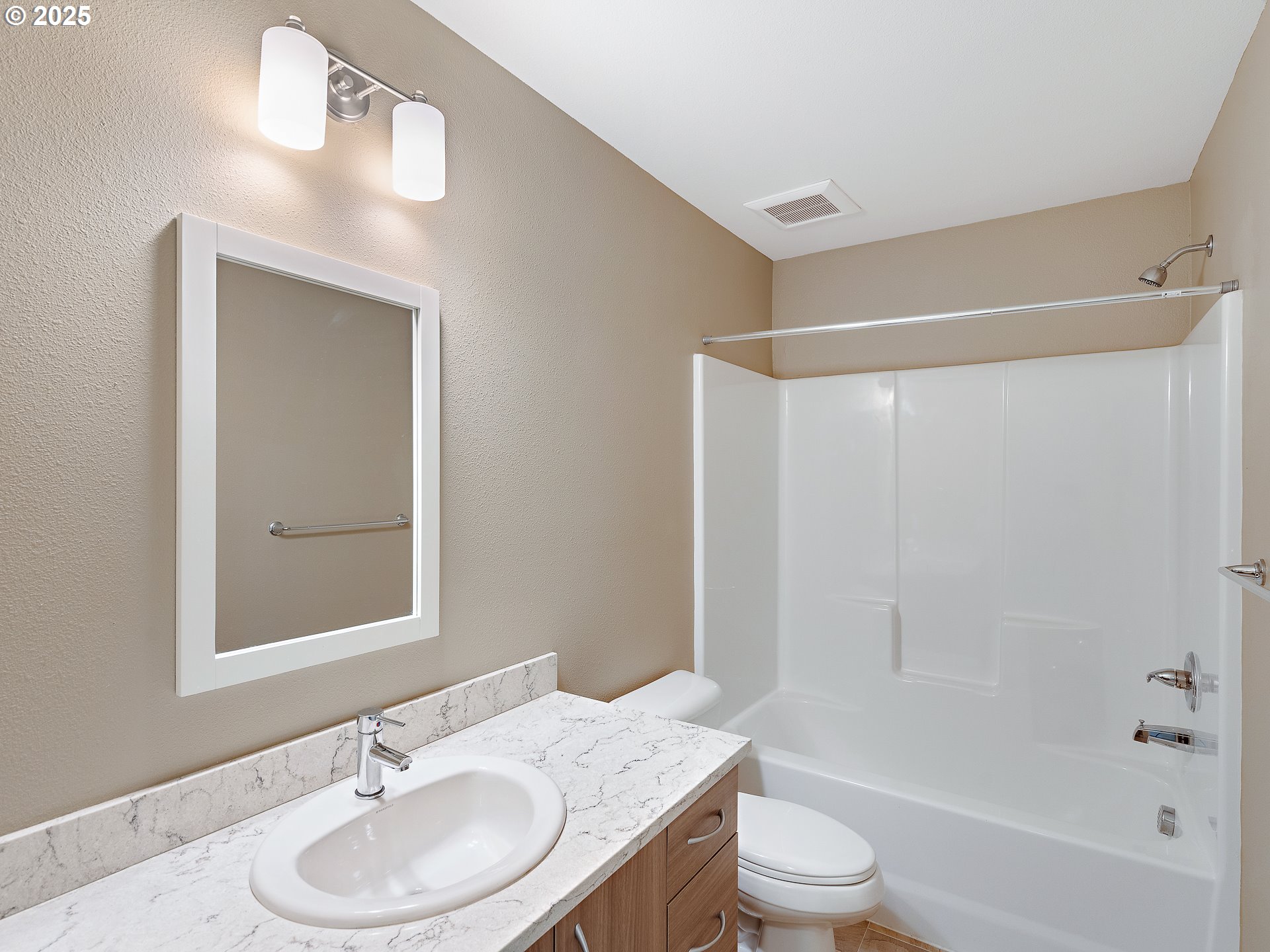 10829 E Burnside St Property Photo 14