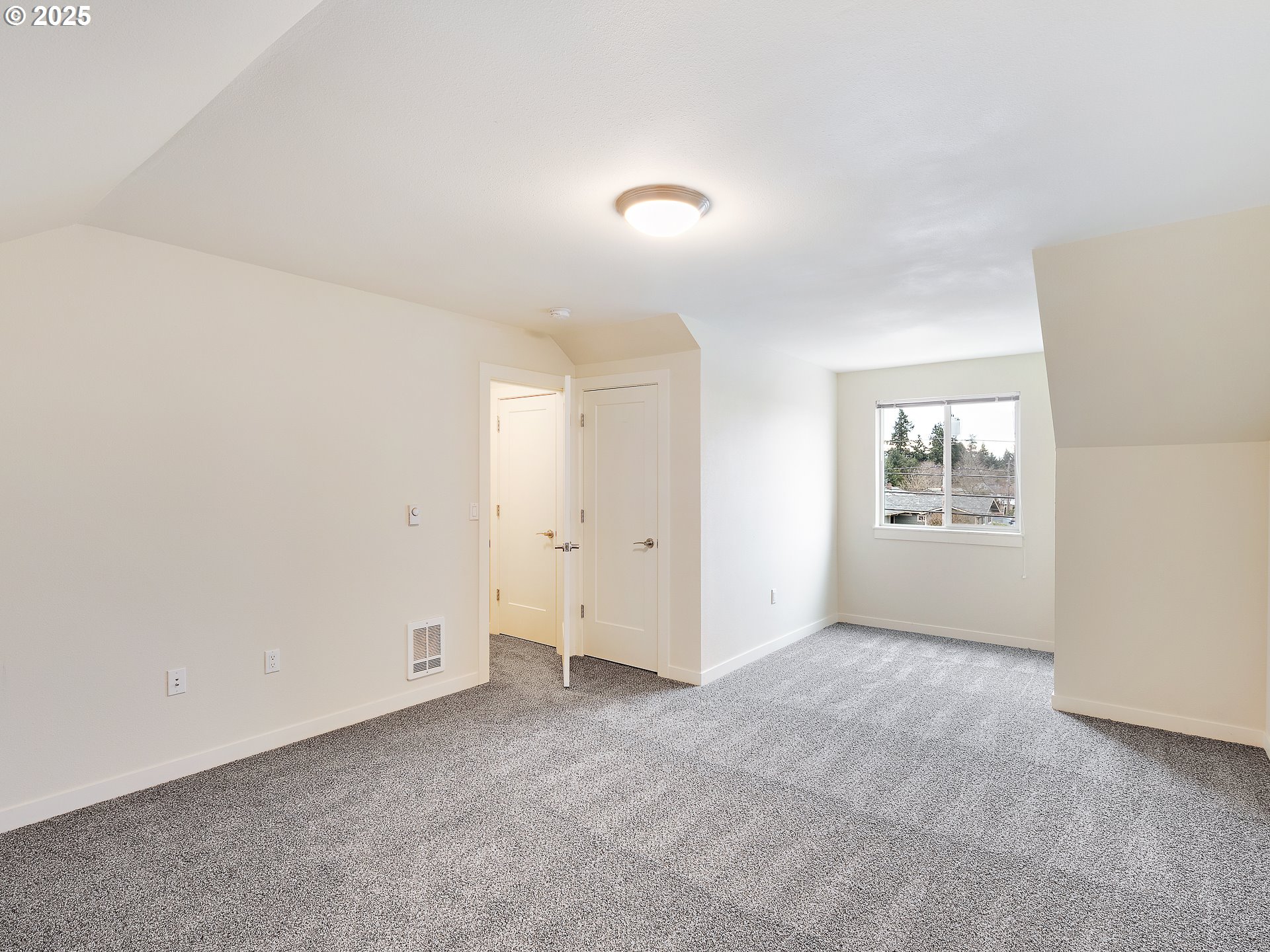 10829 E Burnside St Property Photo 18