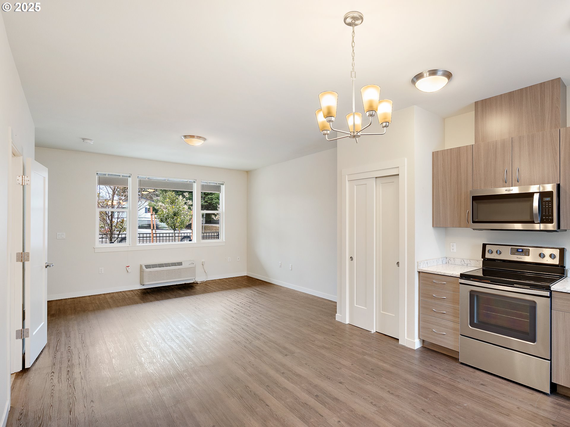 10829 E Burnside St Property Photo 20