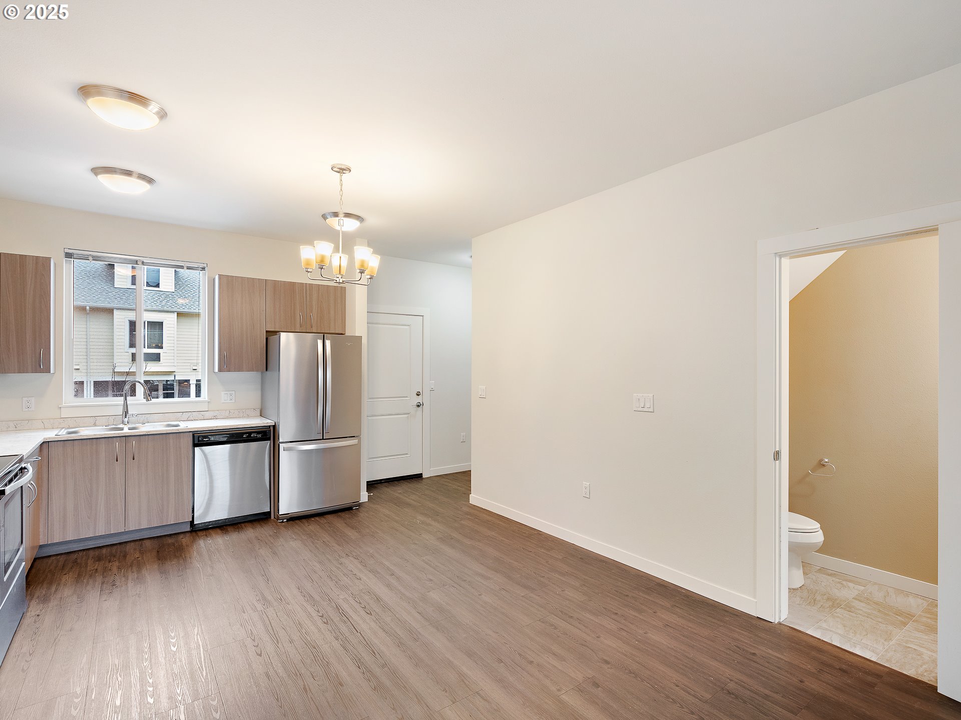 10829 E Burnside St Property Photo 22