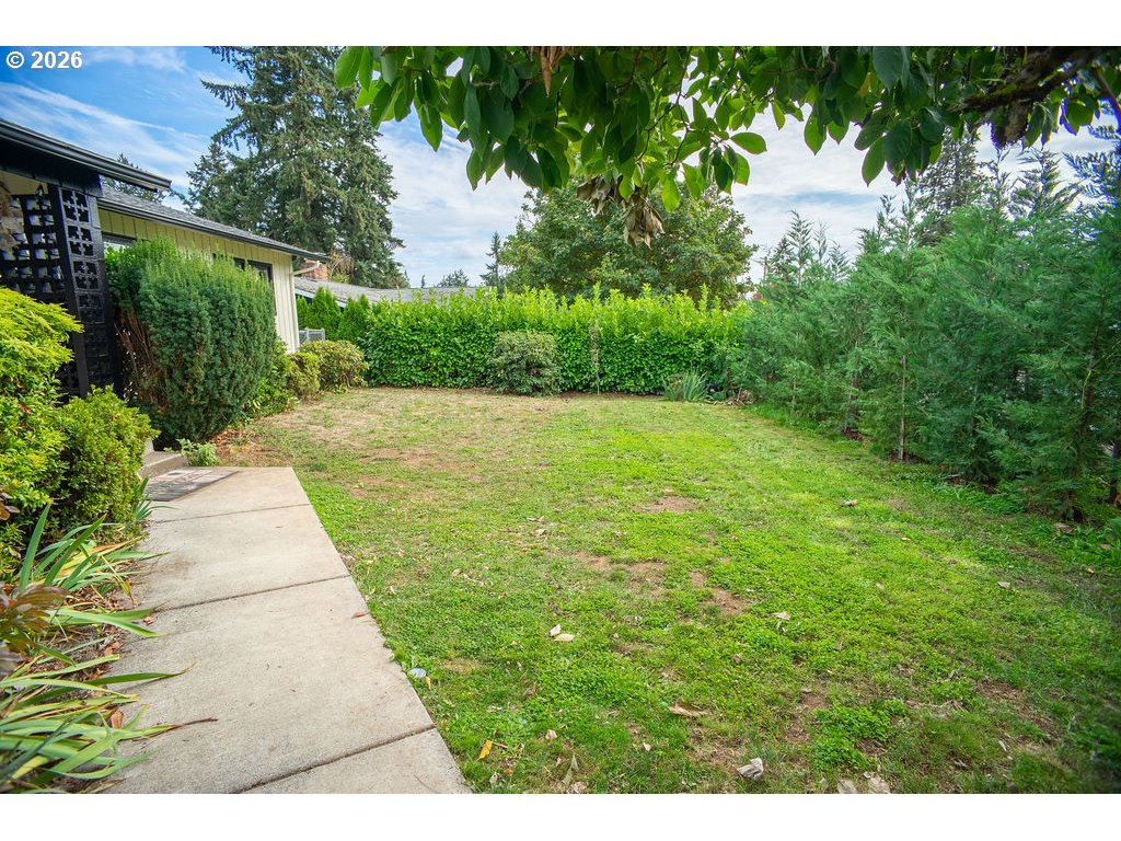711 Se 101st Ave Property Photo 3