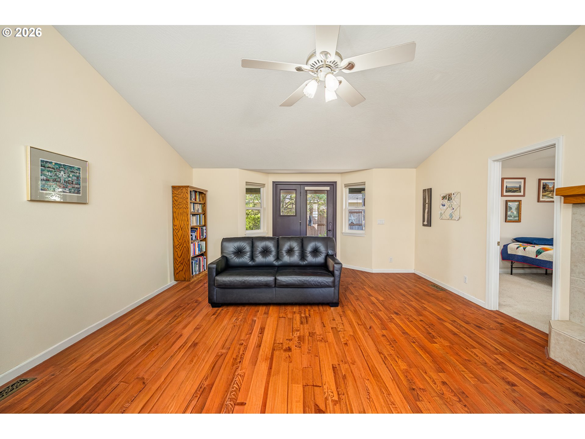 1061 Applegate Pl Property Photo 5