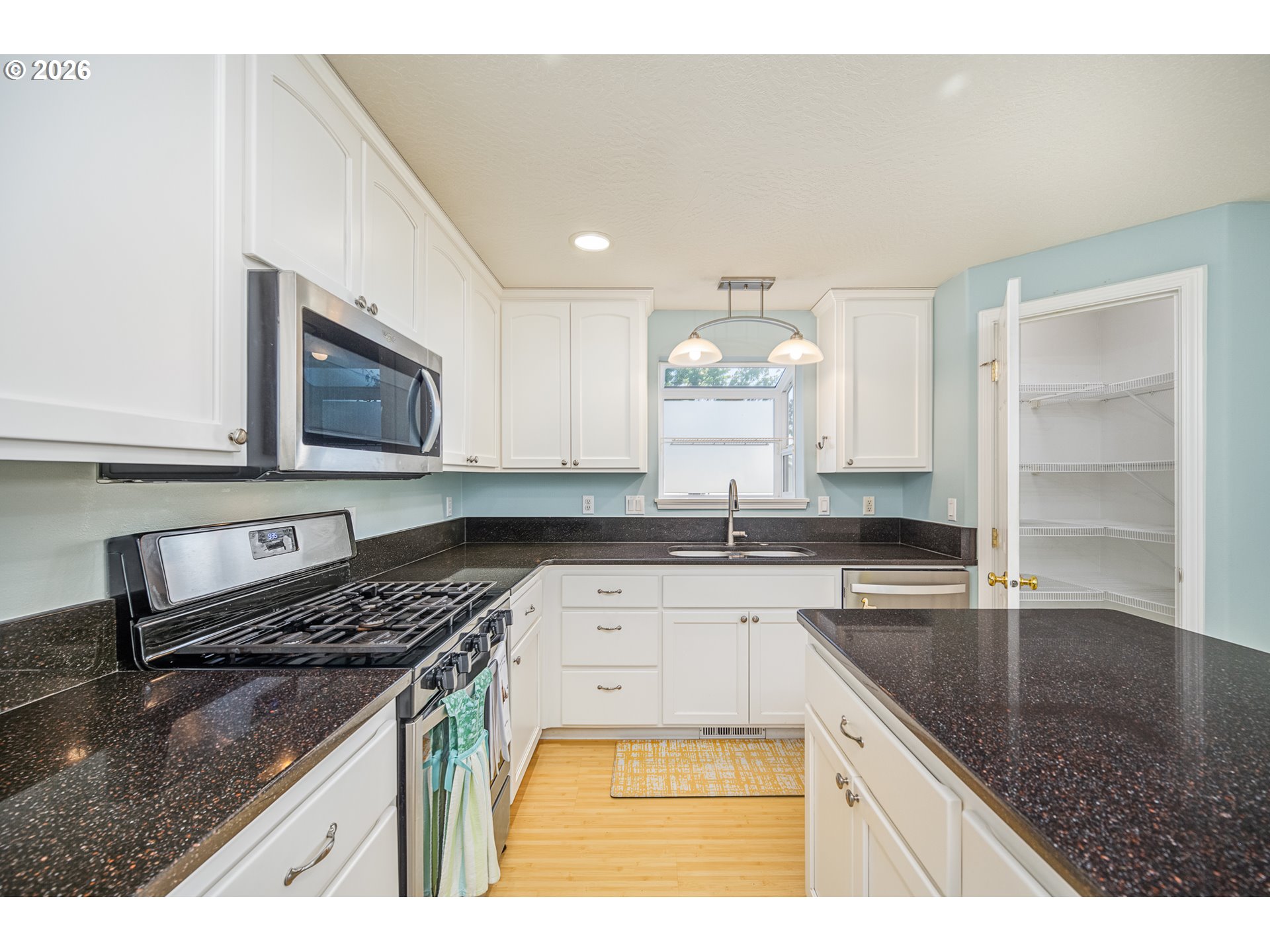 1061 Applegate Pl Property Photo 13
