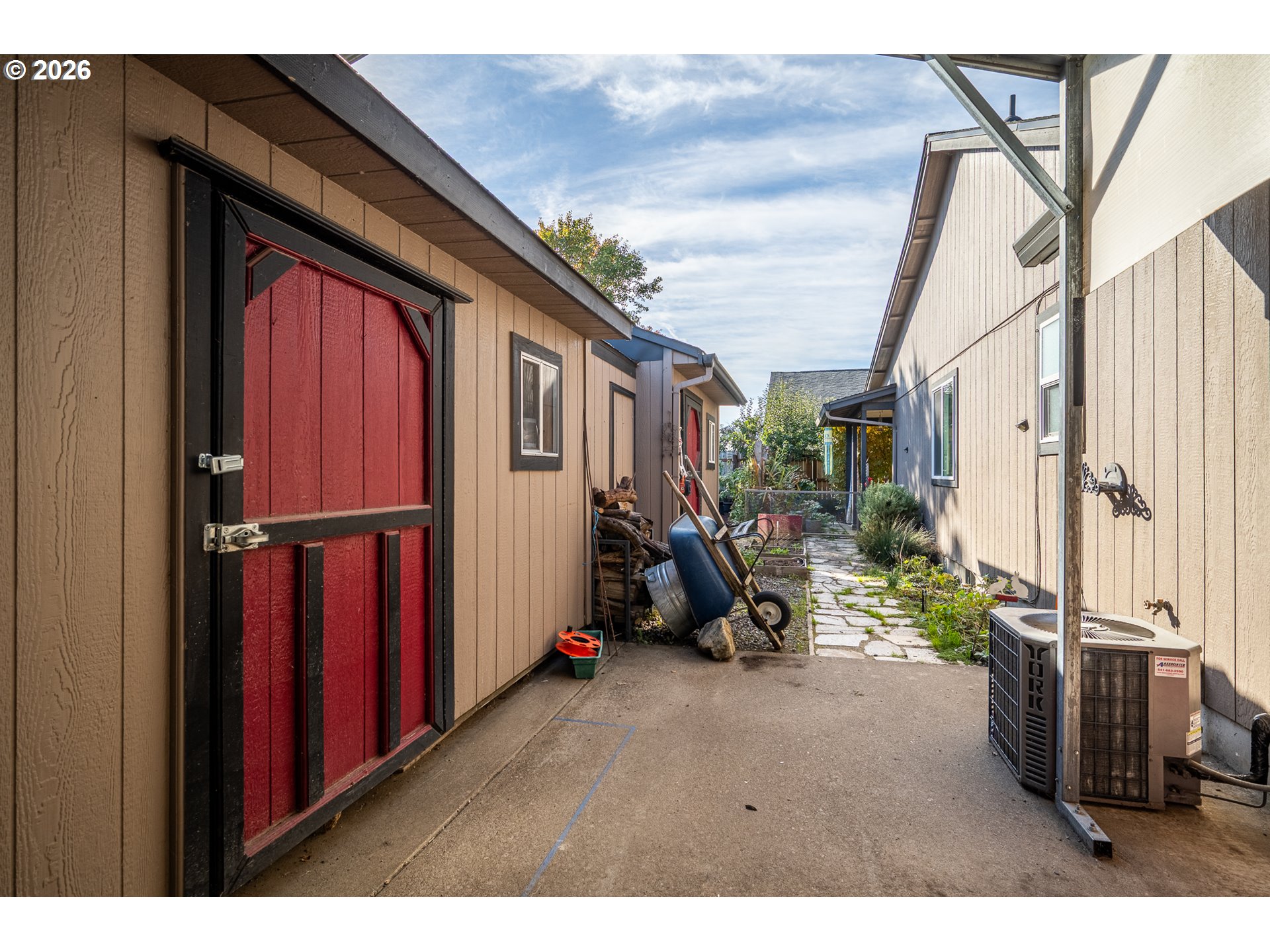 1061 Applegate Pl Property Photo 32